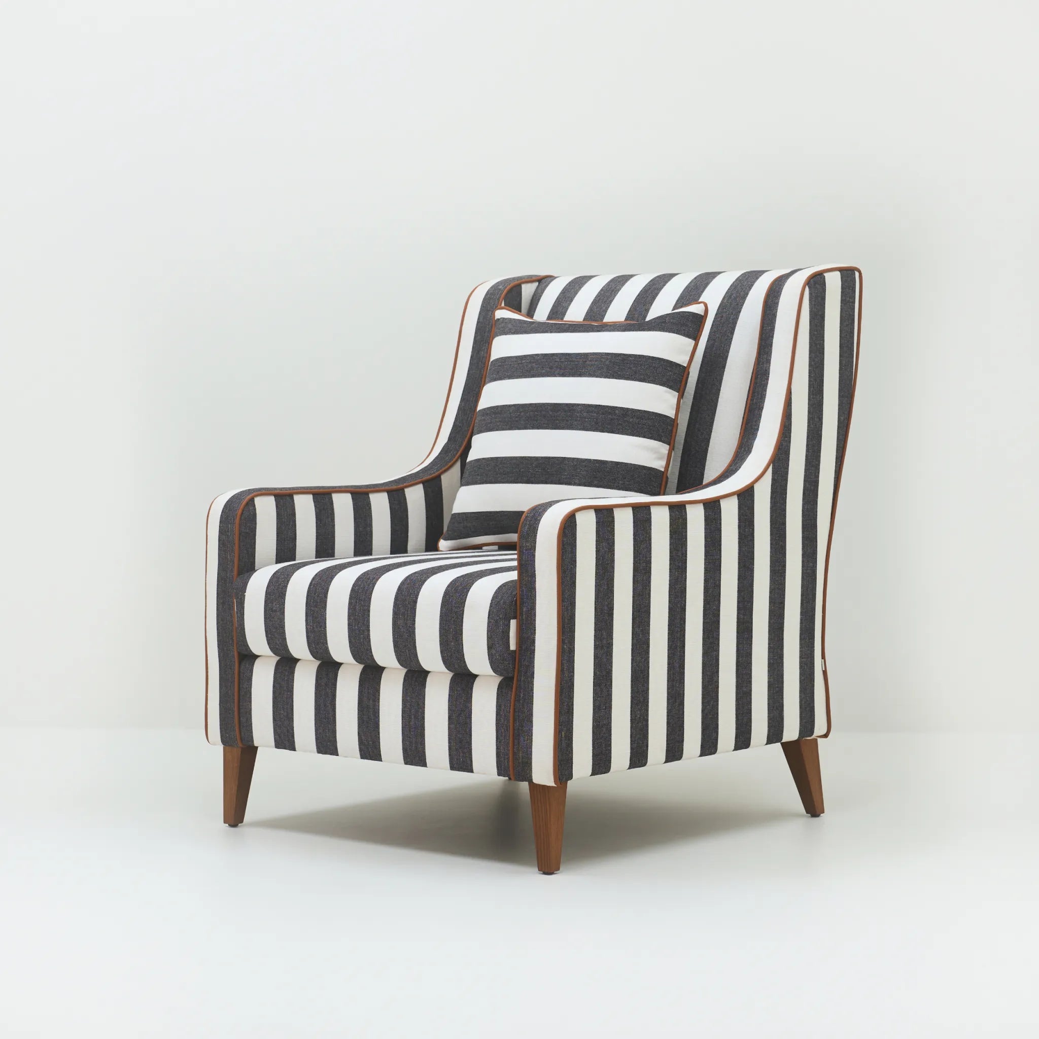 TEA LOUNGE CHAIR