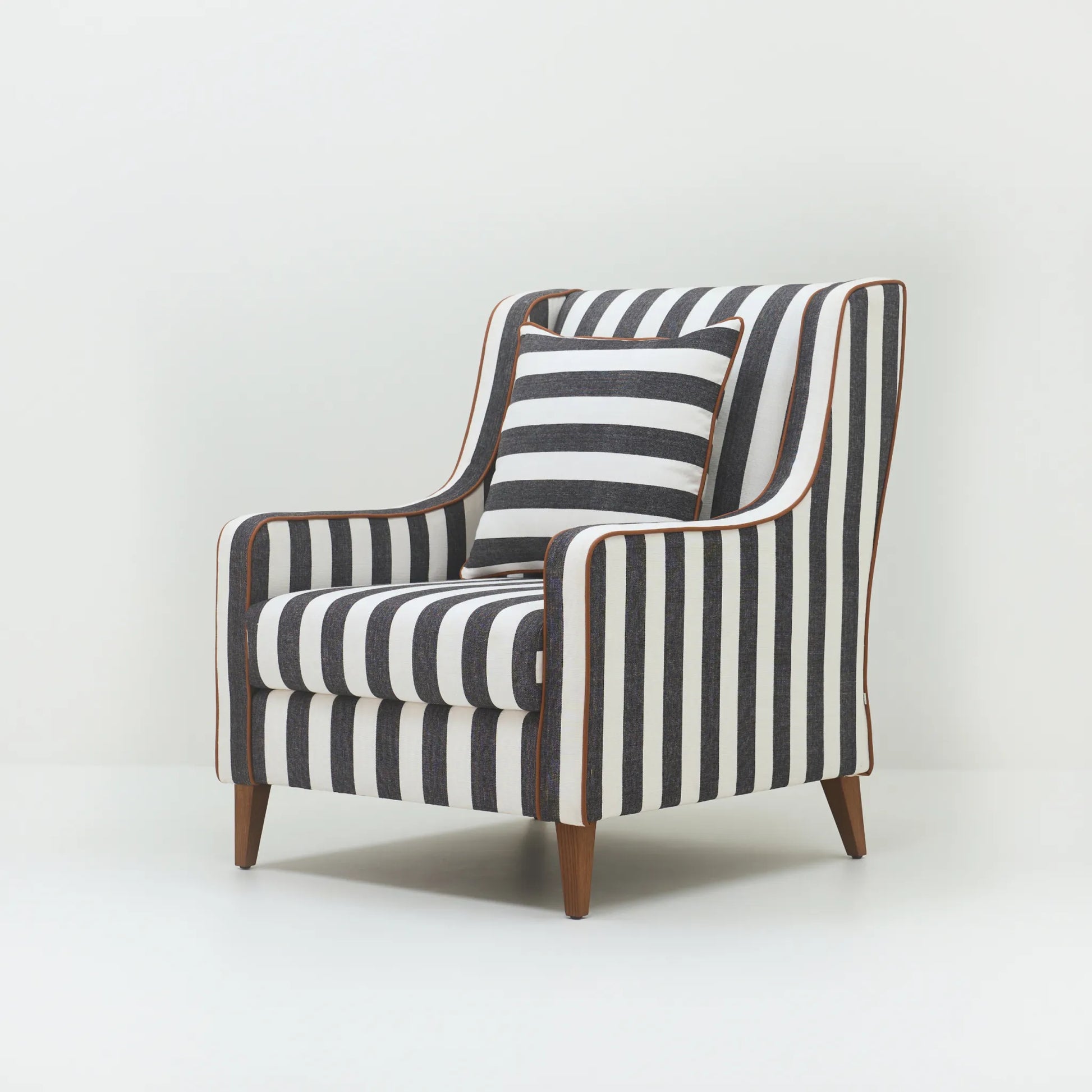 TEA LOUNGE CHAIR