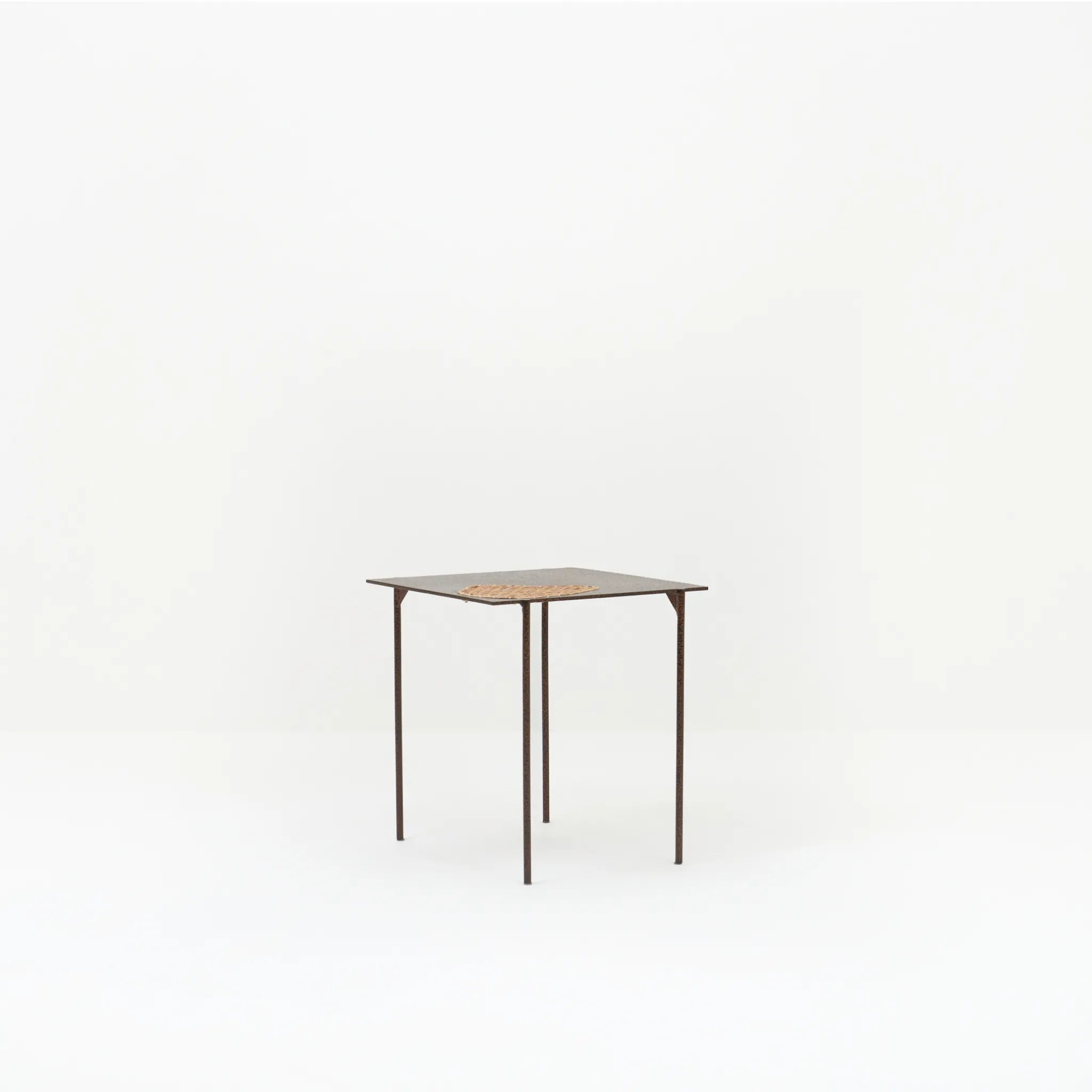 MOBO SQUARE SIDE TABLE