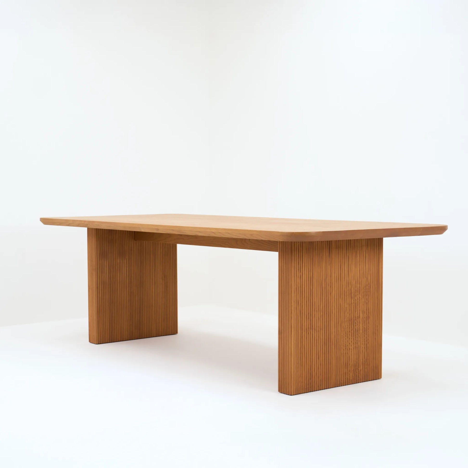 STARK DINING TABLE