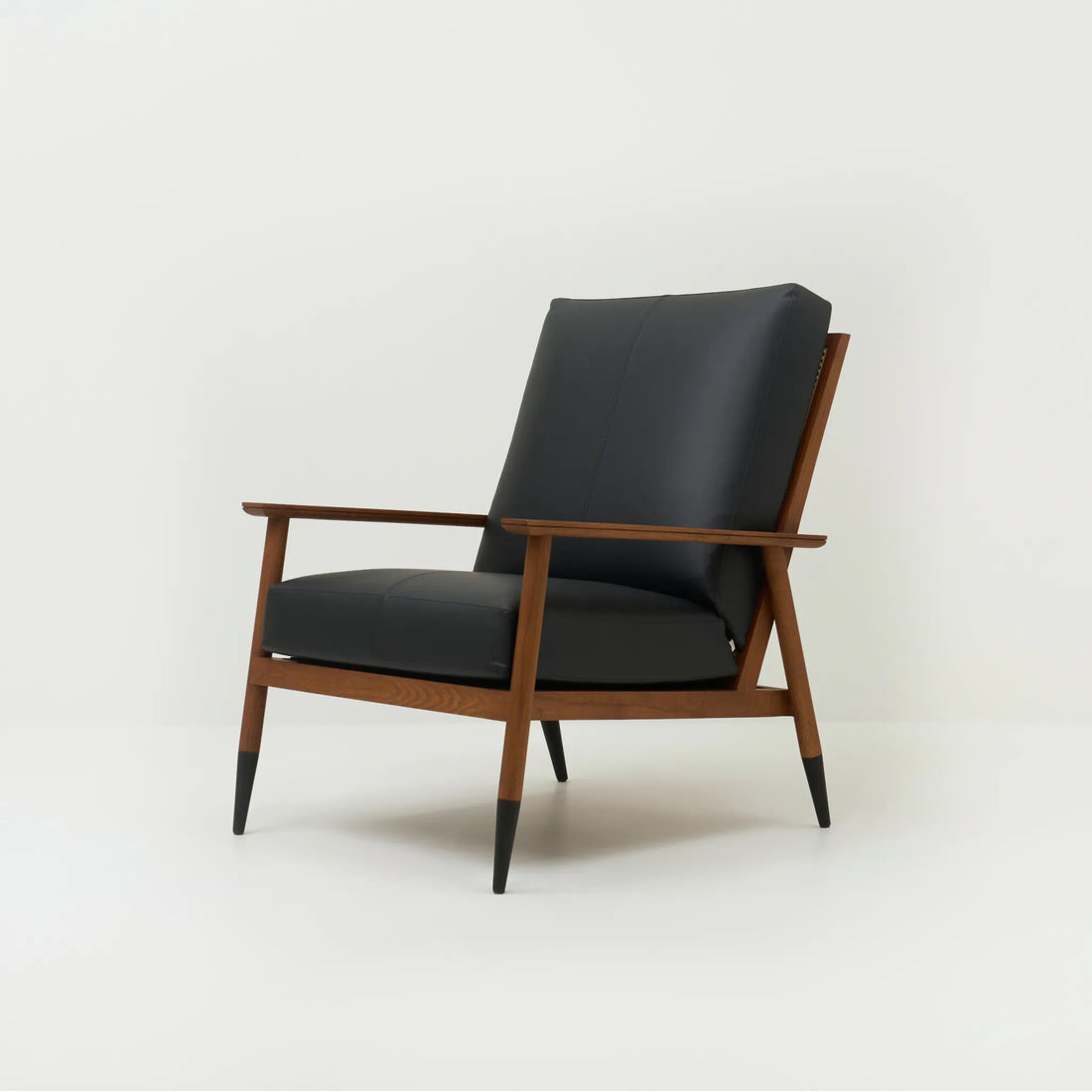 BAWA LOUNGE CHAIR