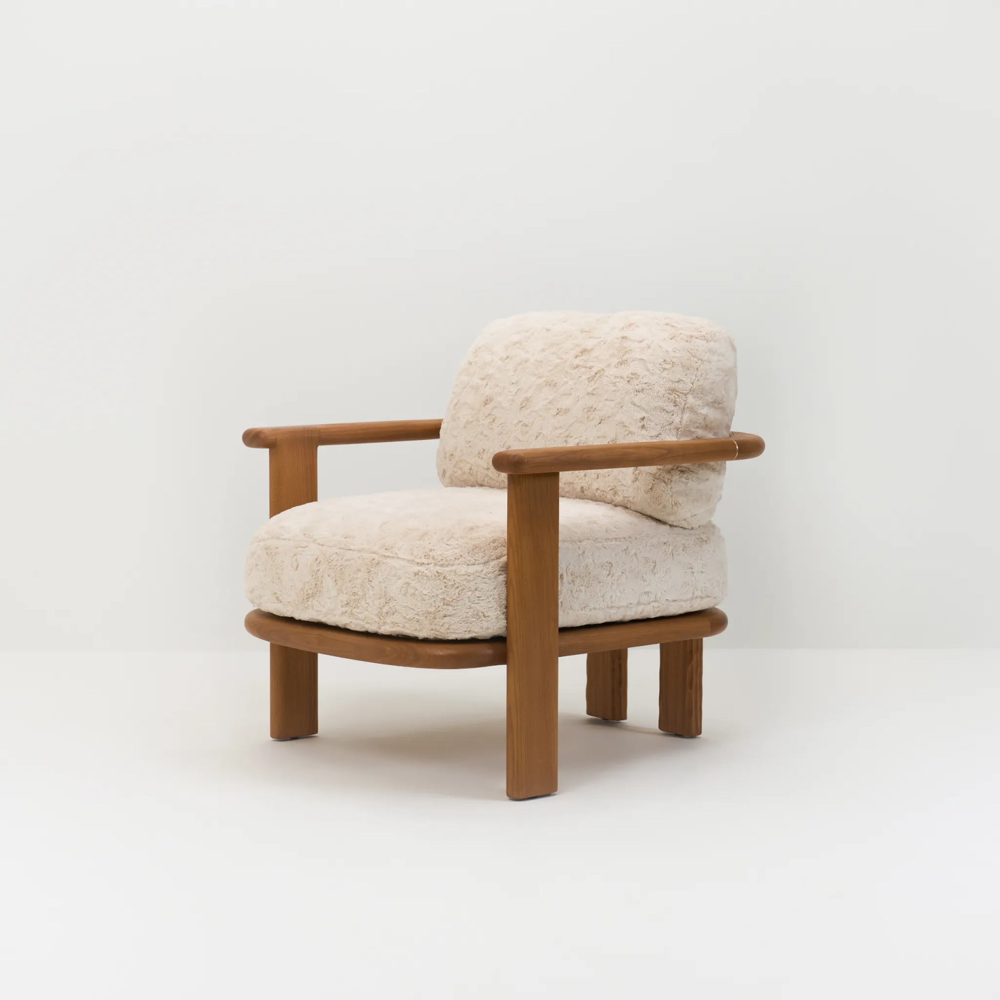 NANYUKI LOUNGE CHAIR | PRIMO