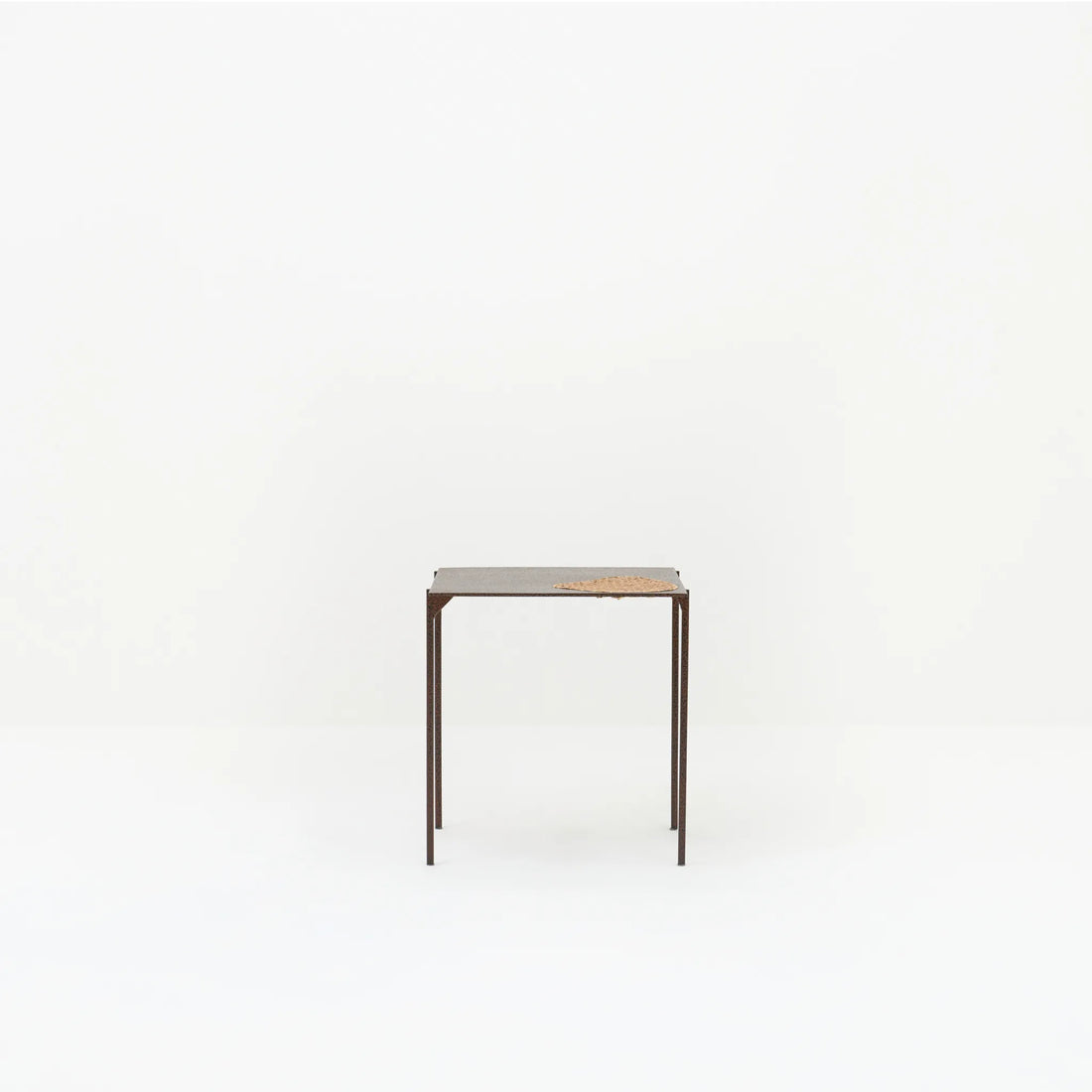 MOBO SQUARE SIDE TABLE