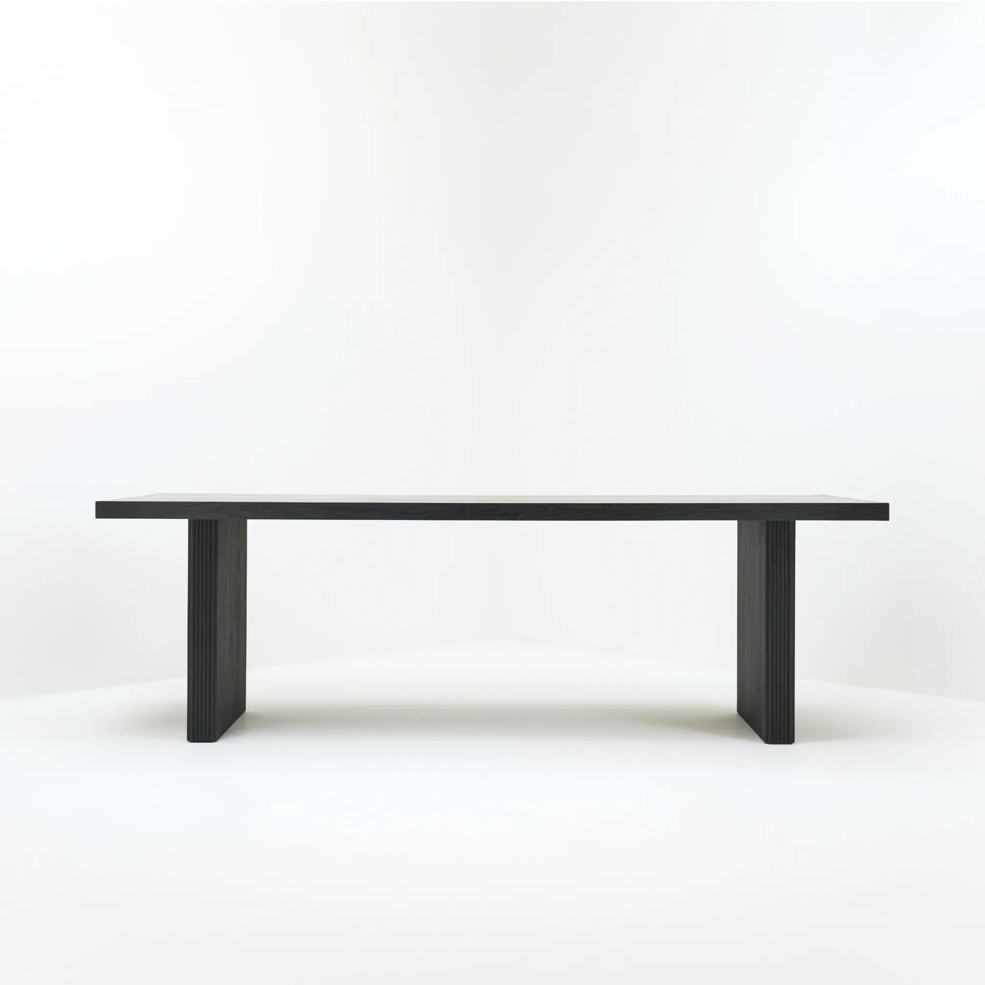 RYGA DINING TABLE