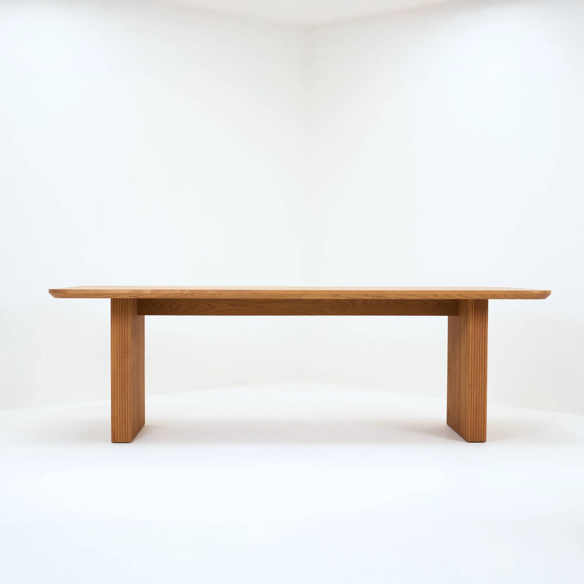 STARK DINING TABLE