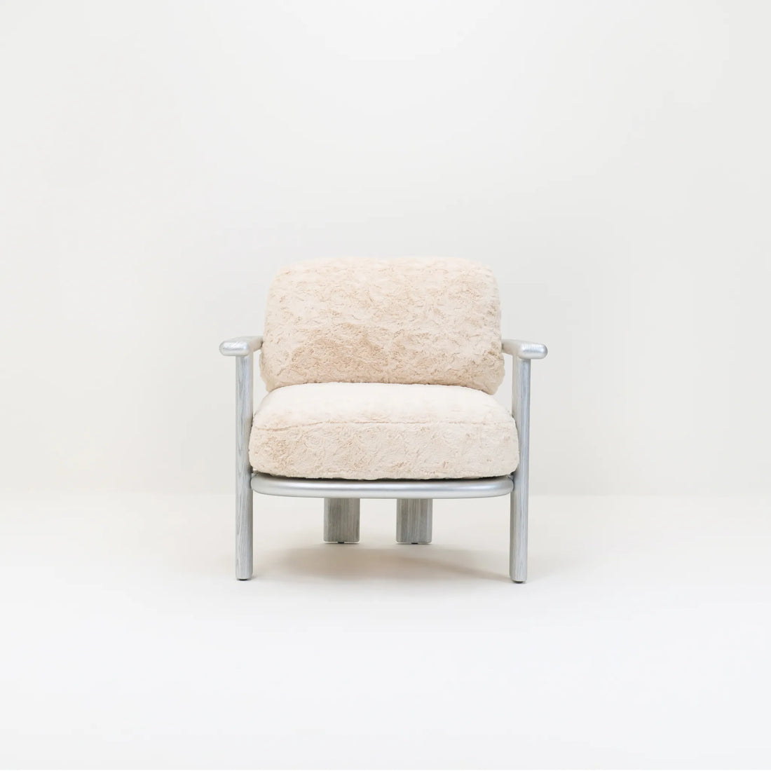 NANYUKI LOUNGE CHAIR