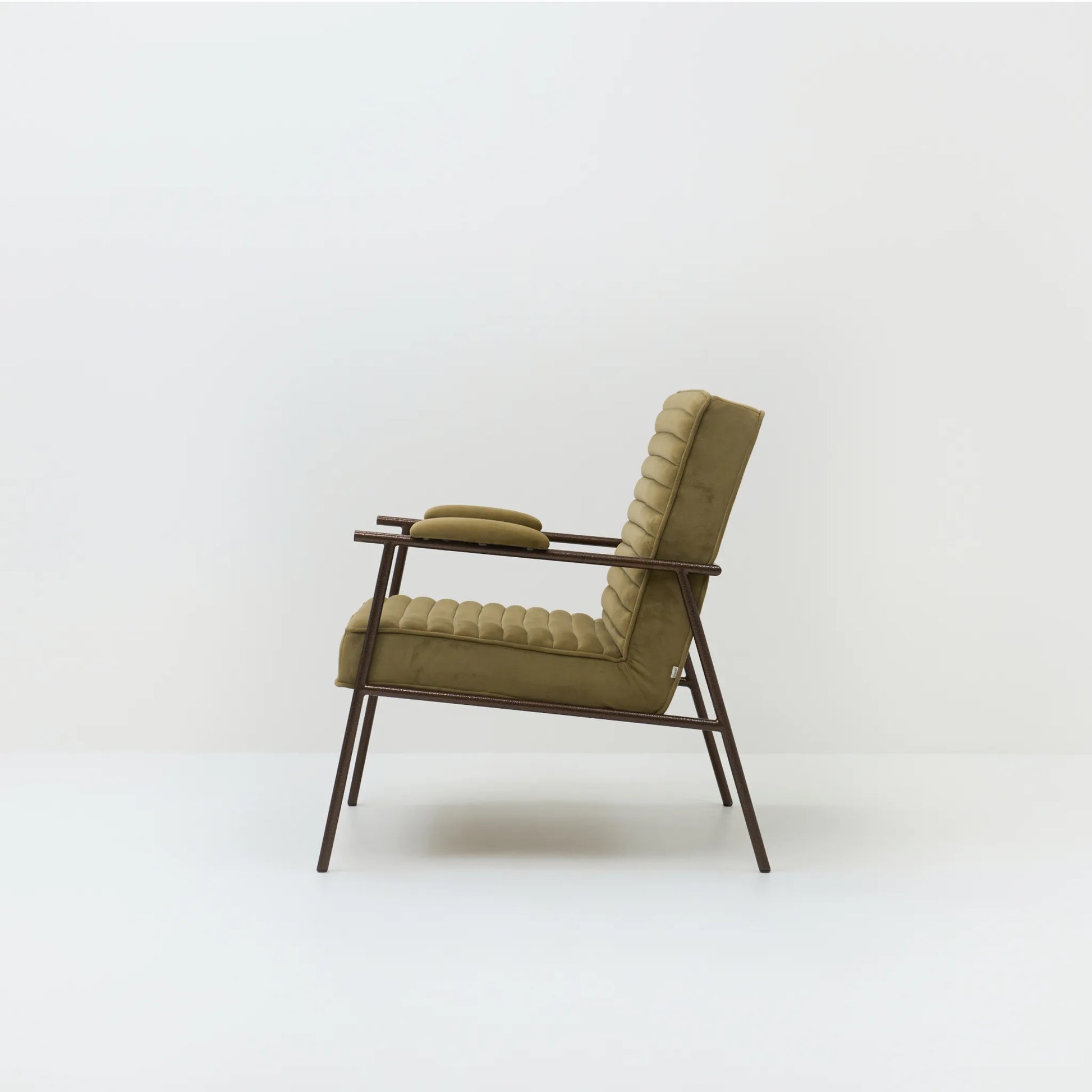 ZEPLIN LOUNGE CHAIR
