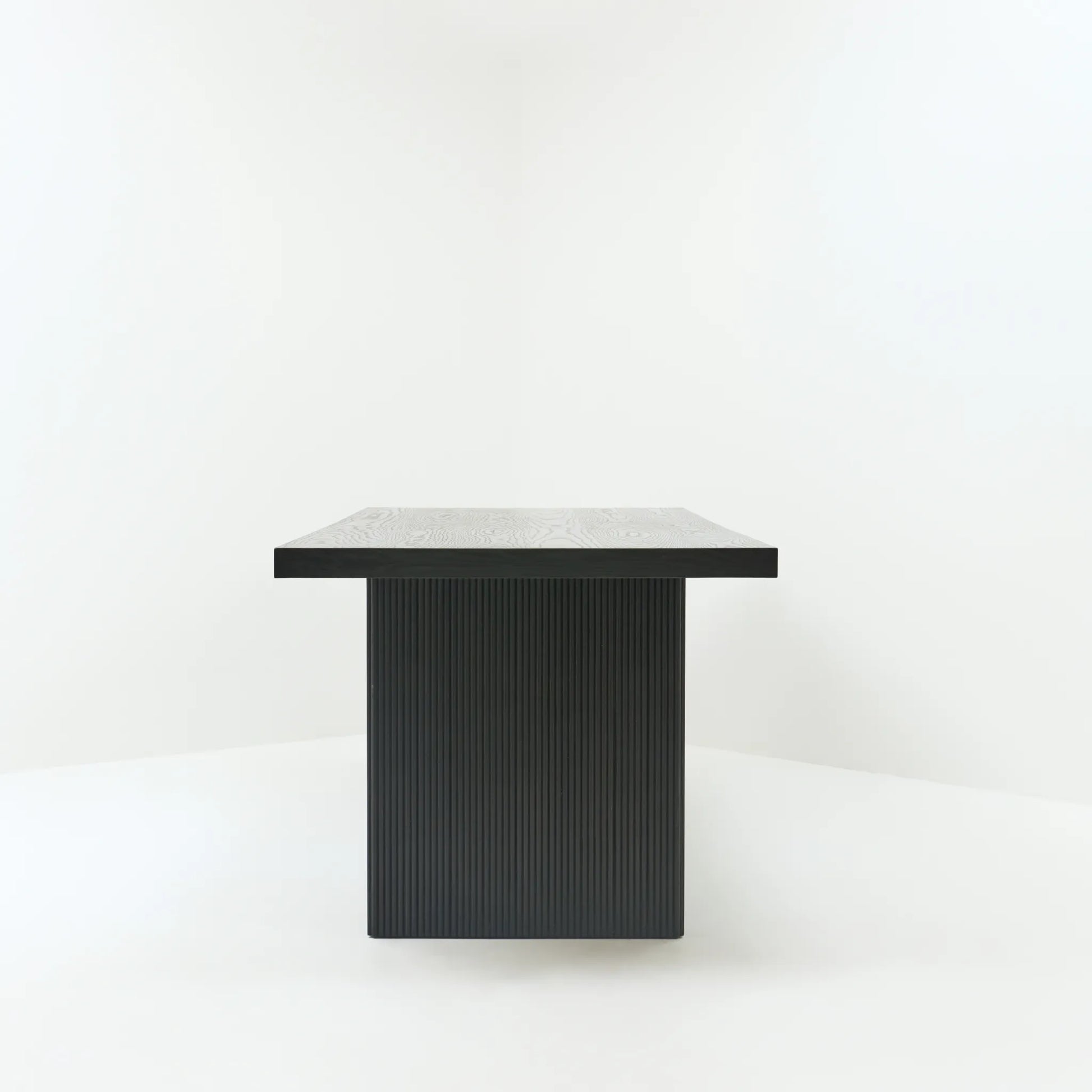 RYGA DINING TABLE