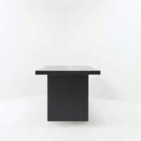 RYGA DINING TABLE