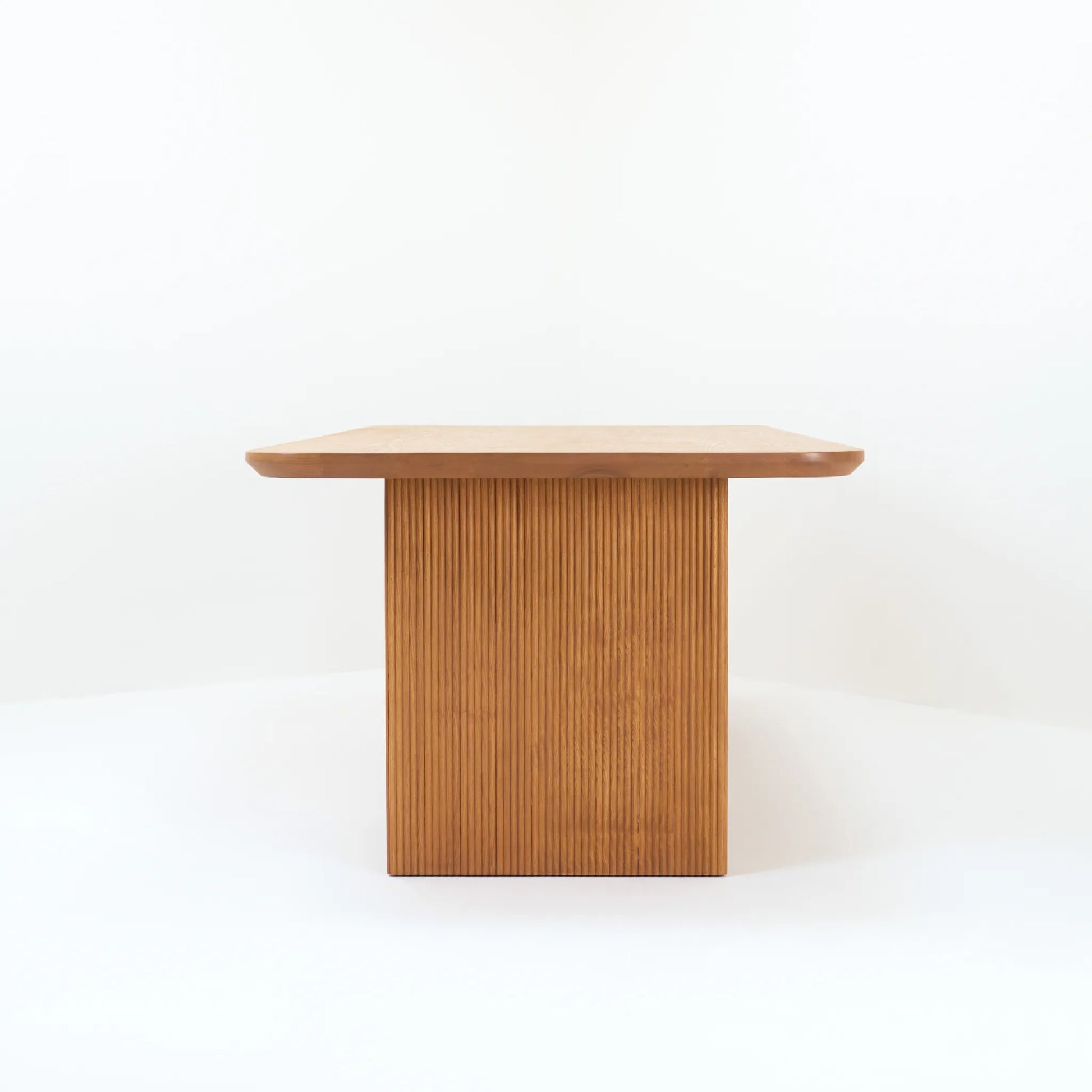 STARK DINING TABLE