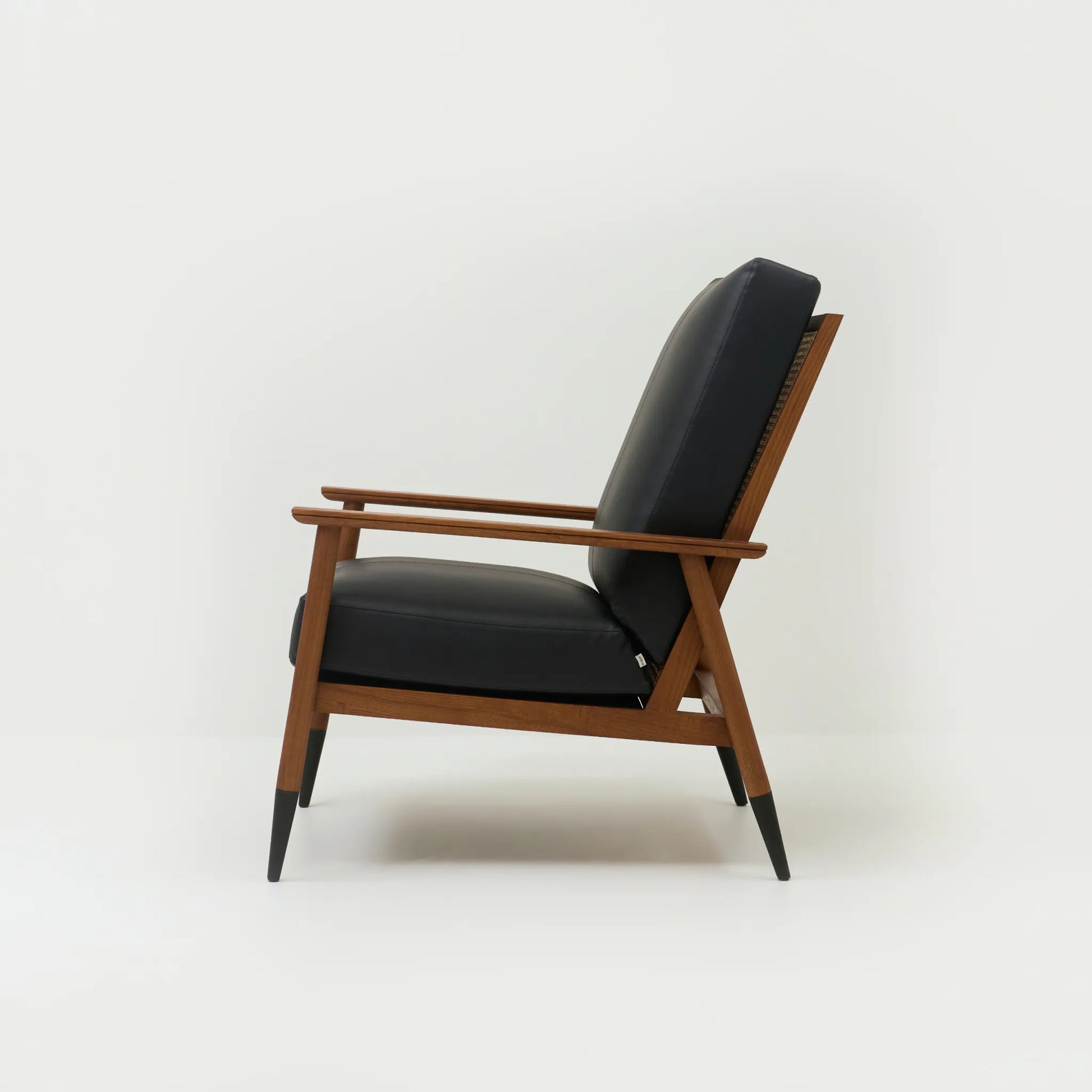 BAWA LOUNGE CHAIR