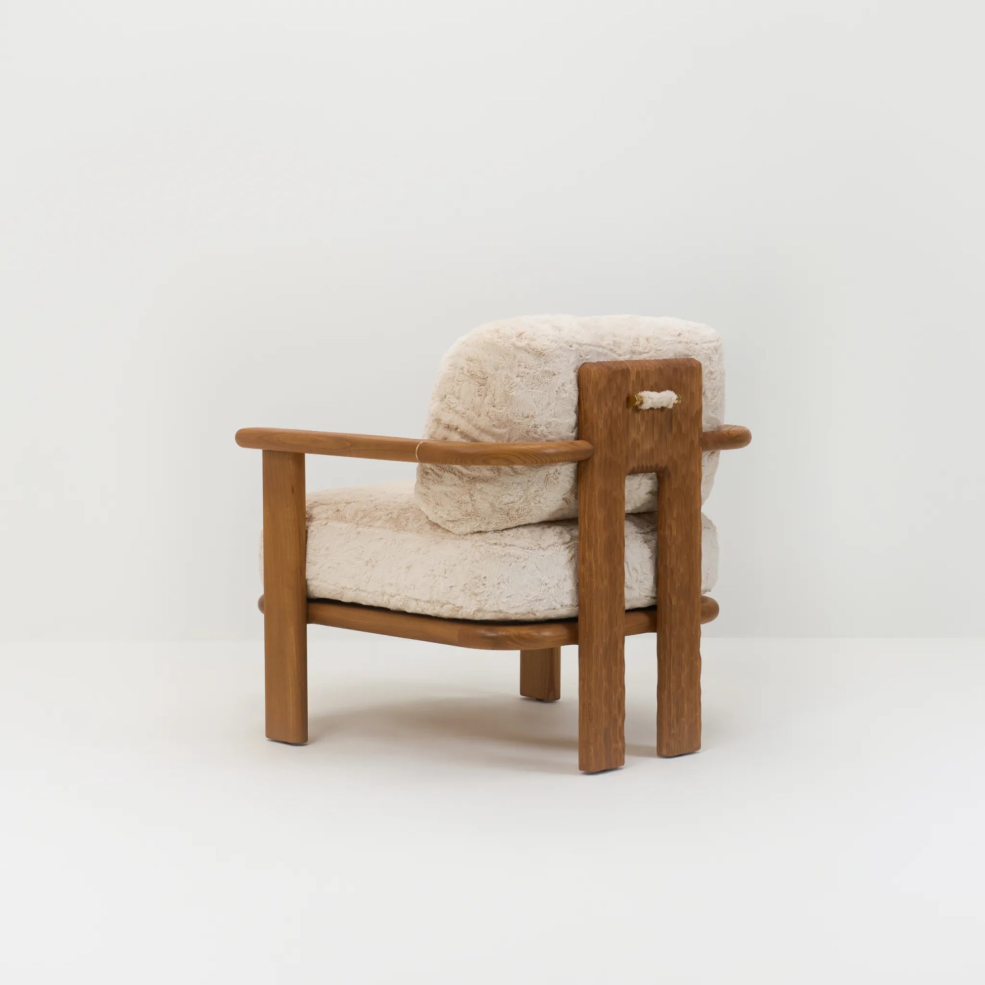 NANYUKI LOUNGE CHAIR | PRIMO