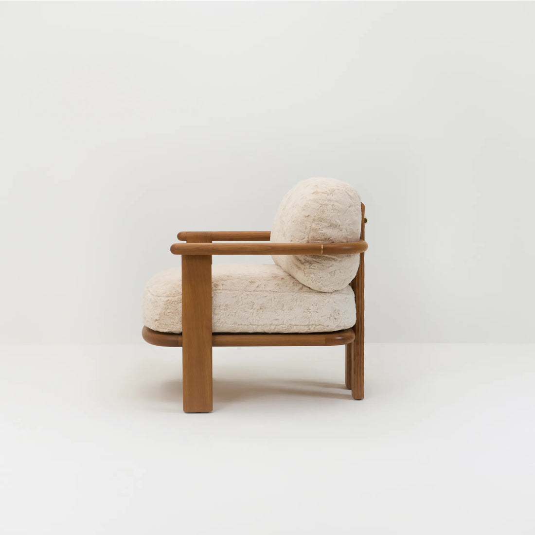 NANYUKI LOUNGE CHAIR | PRIMO