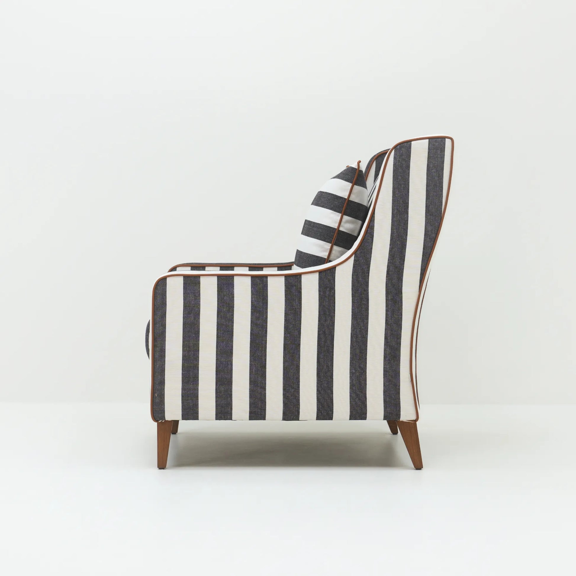 TEA LOUNGE CHAIR