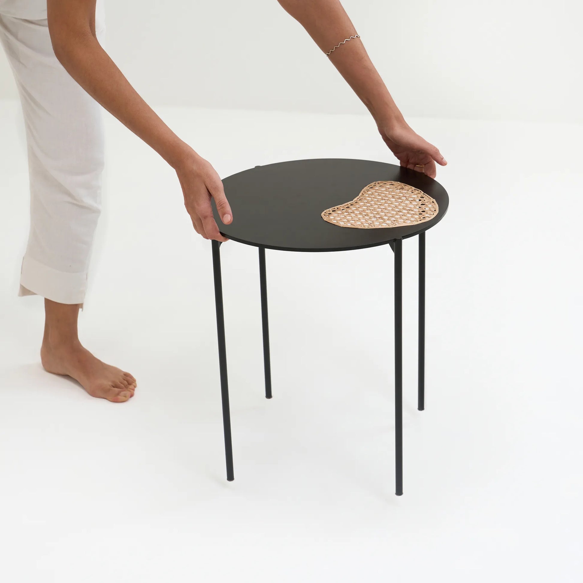 MOBO CIRCLE SIDE TABLE