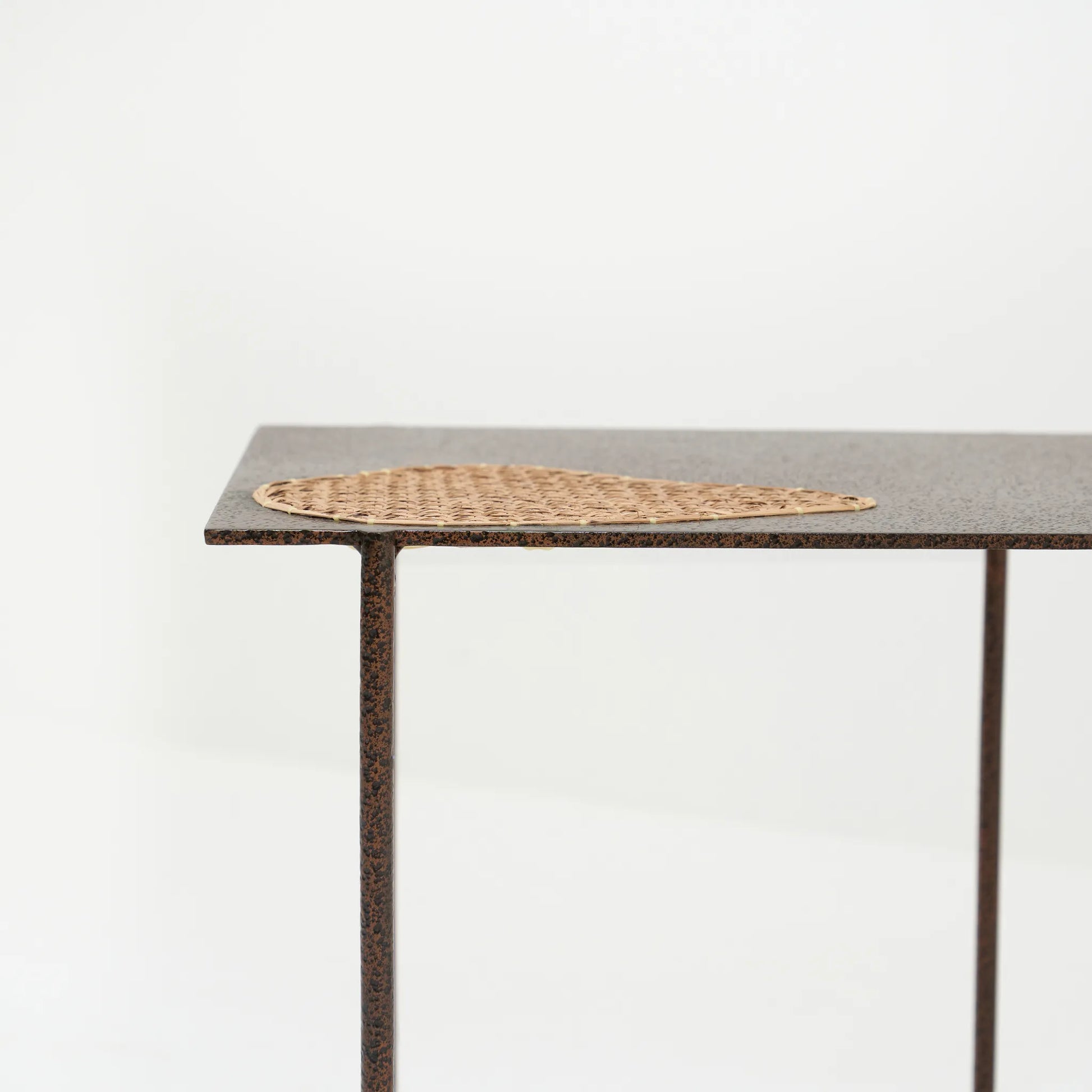 MOBO SQUARE SIDE TABLE