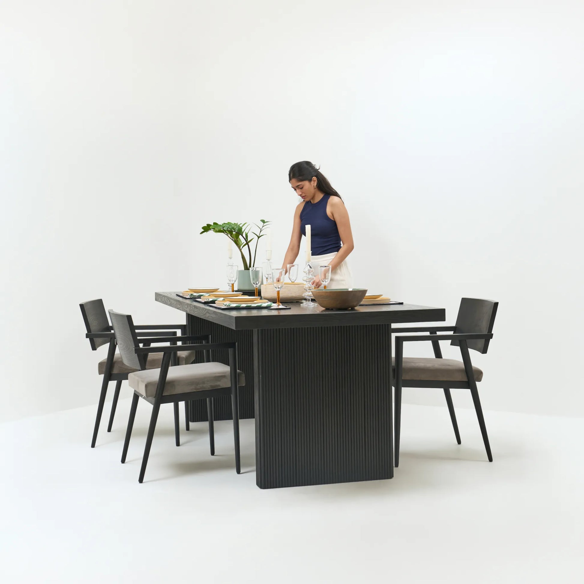 RYGA DINING TABLE