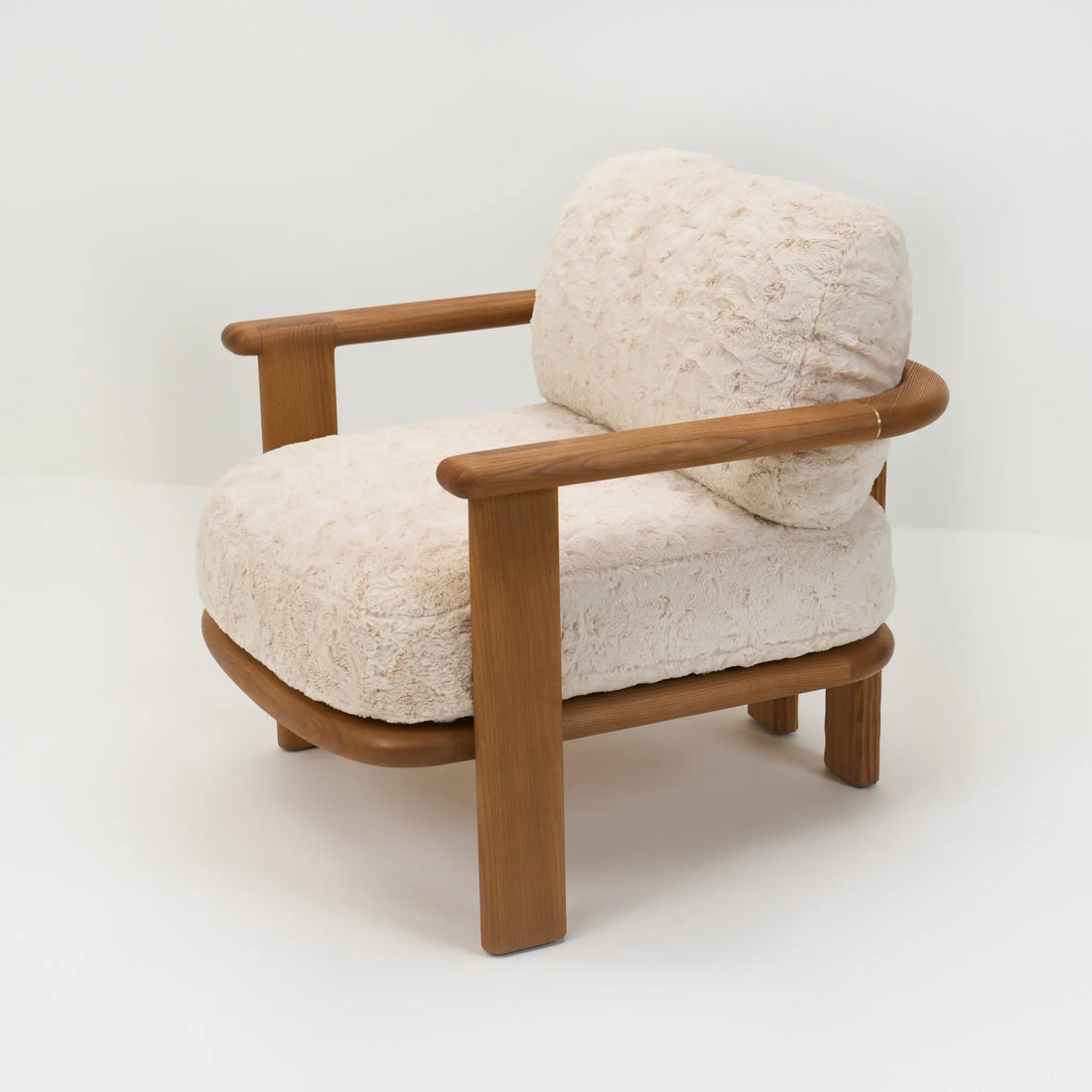 NANYUKI LOUNGE CHAIR | PRIMO