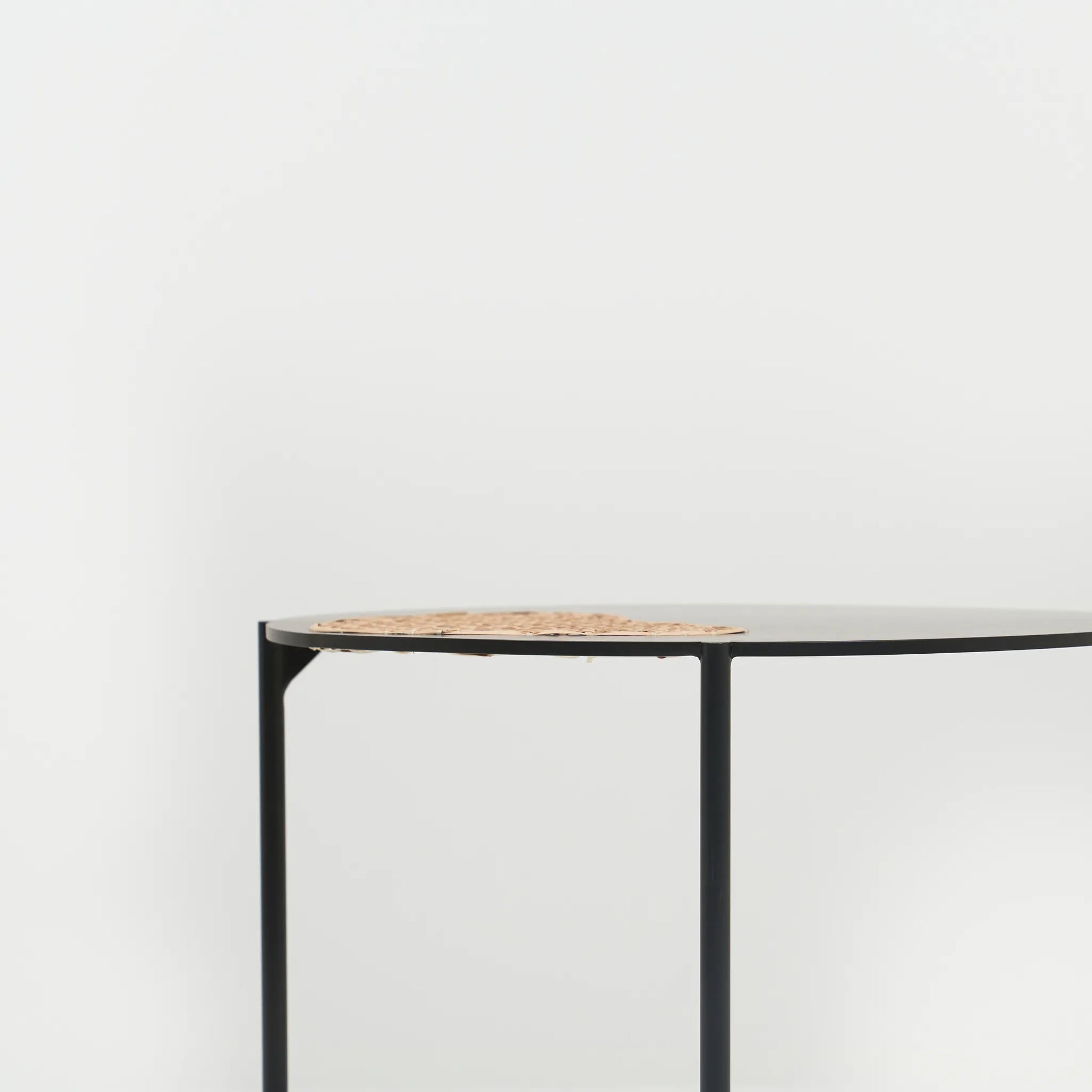MOBO CIRCLE SIDE TABLE