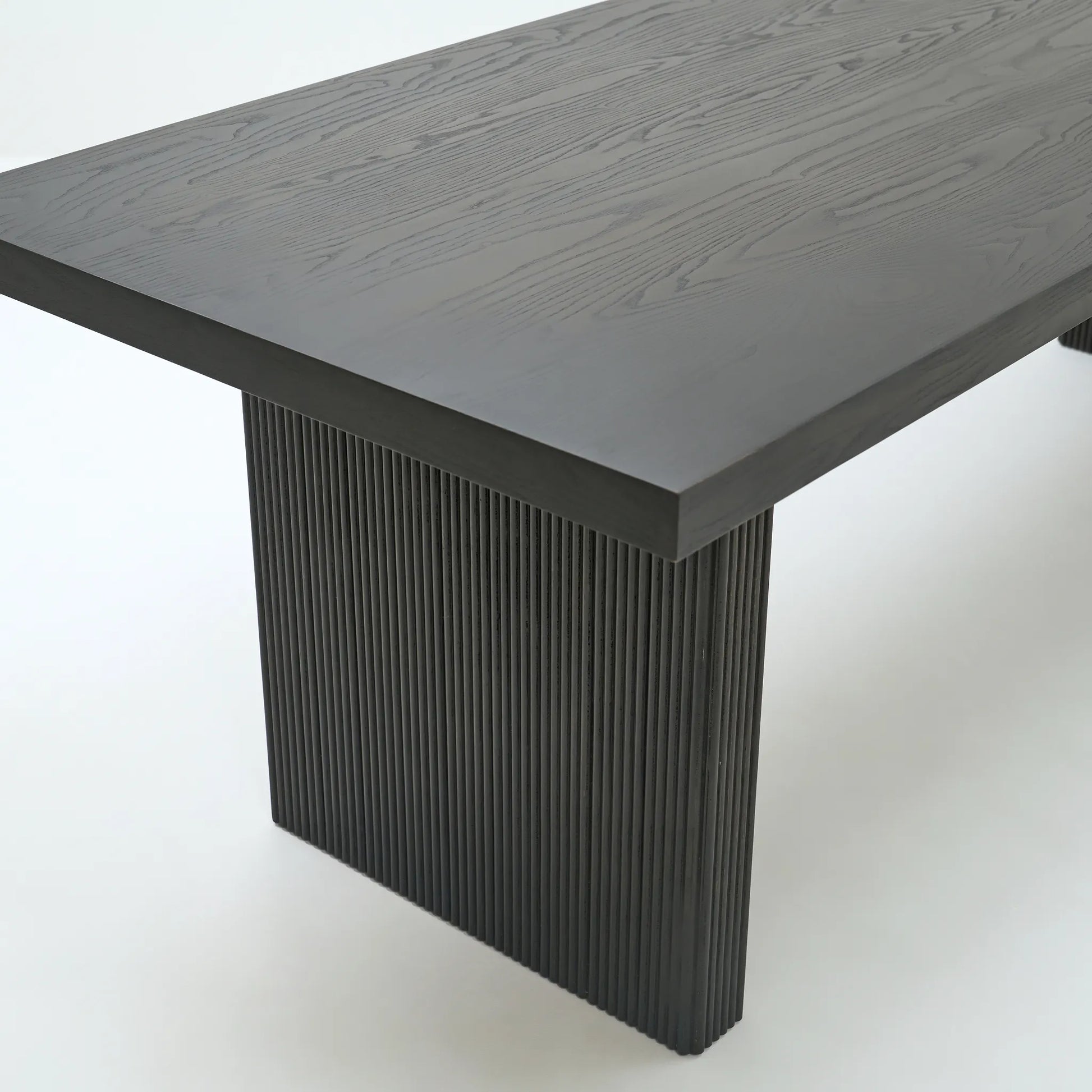 RYGA DINING TABLE