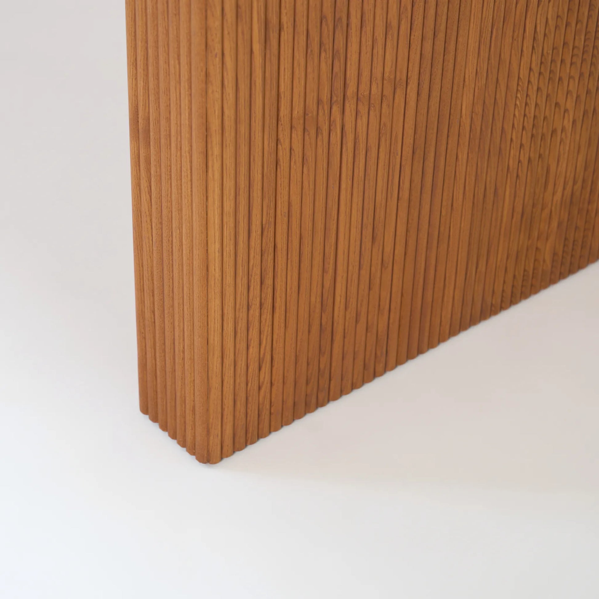 STARK DINING TABLE