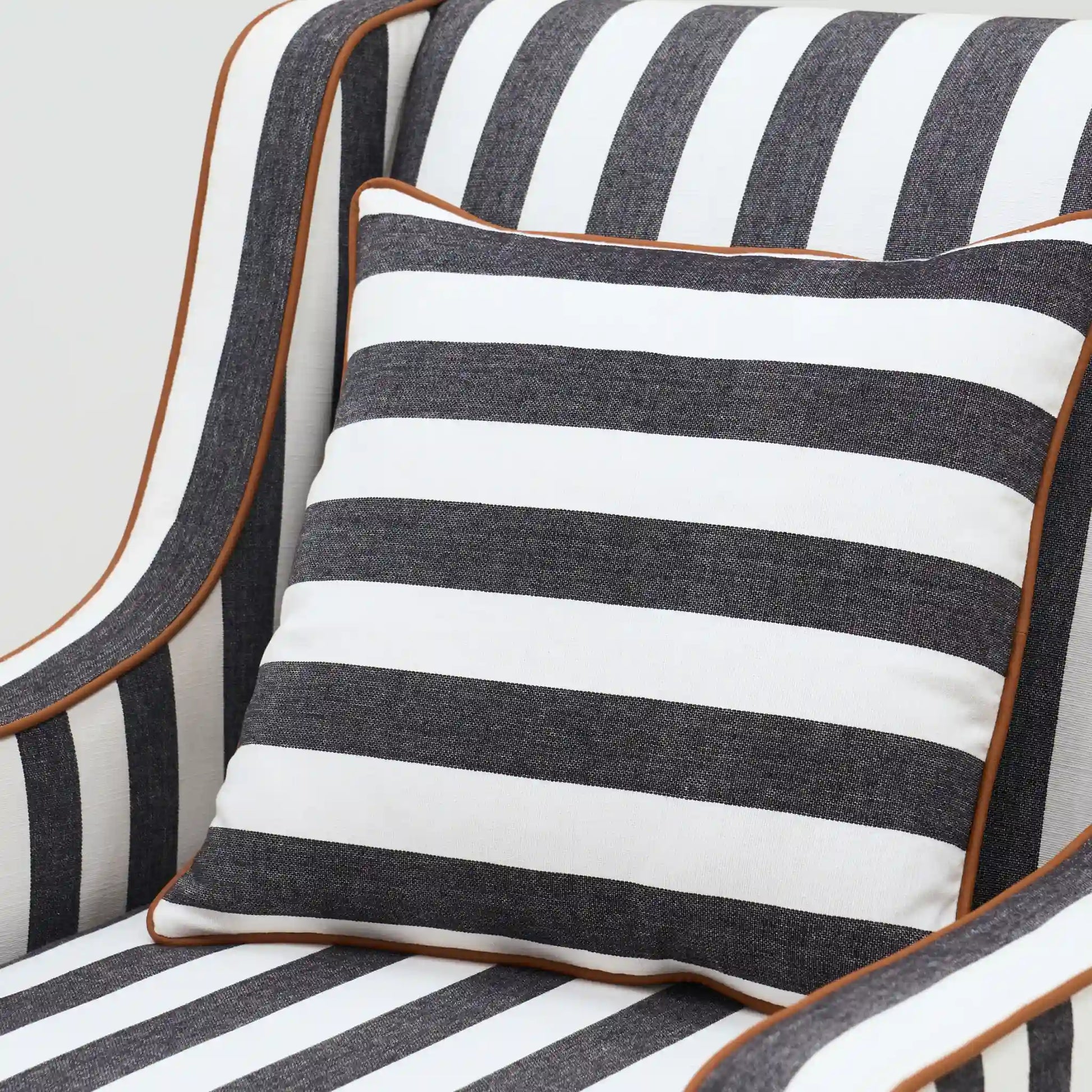 TEA LOUNGE CHAIR