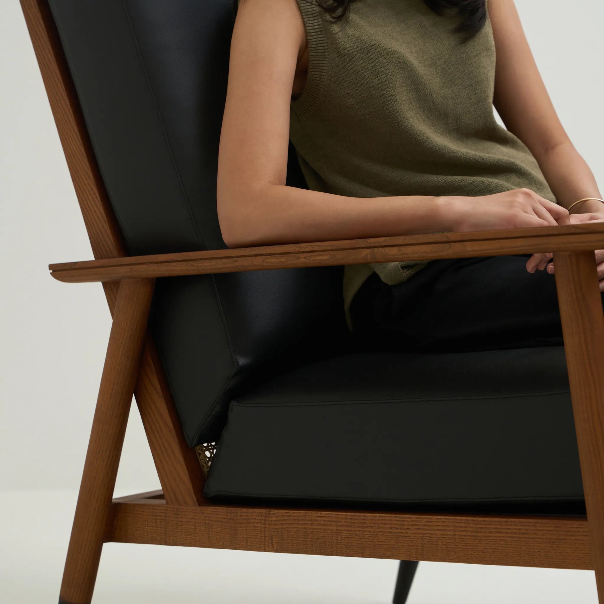 BAWA LOUNGE CHAIR