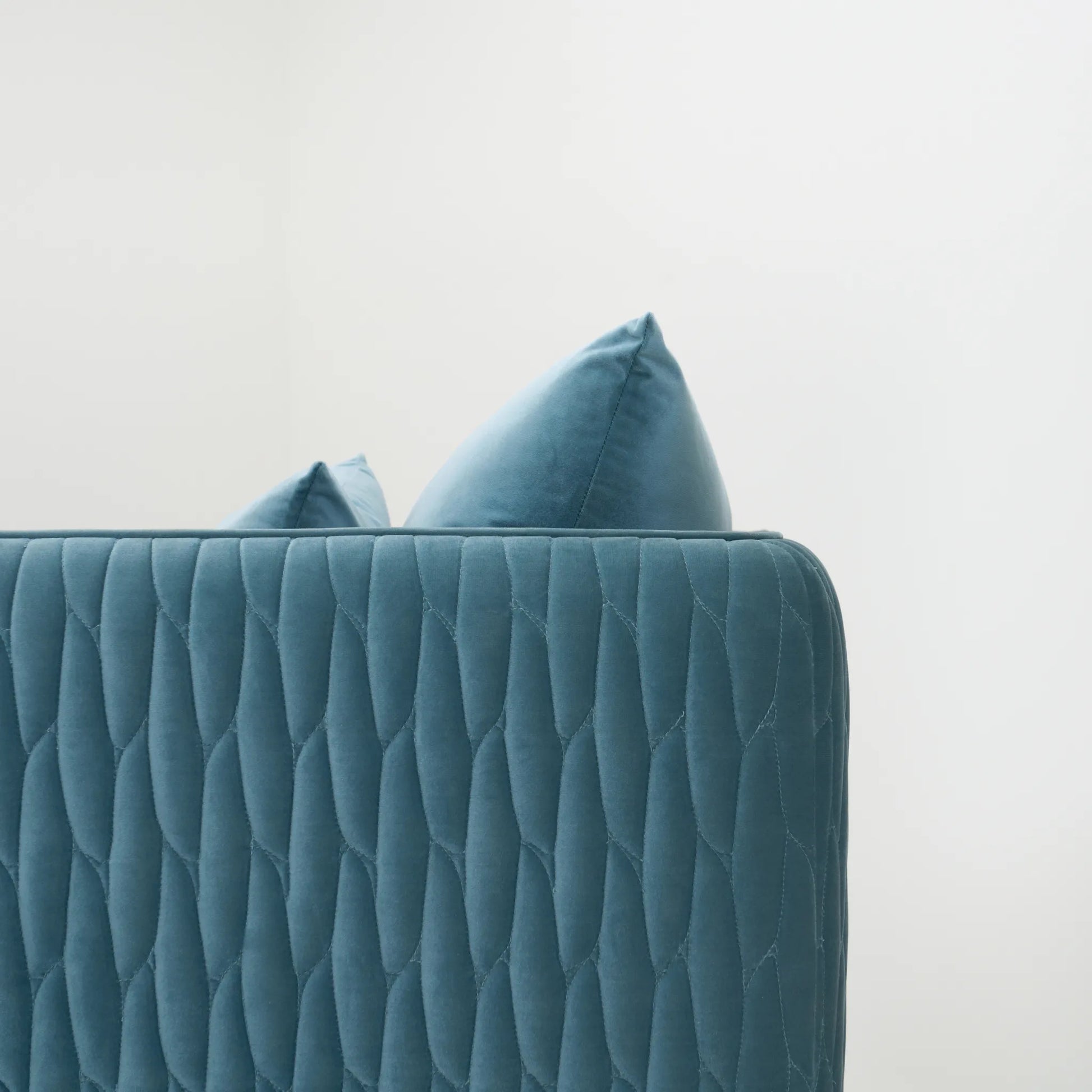 BRAED LOUNGE CHAIR