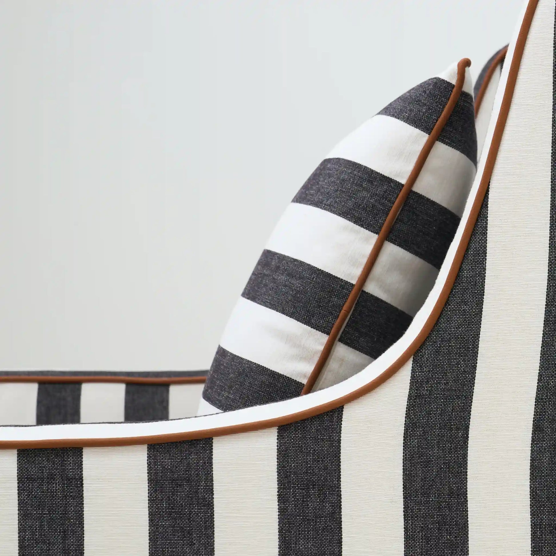 TEA LOUNGE CHAIR