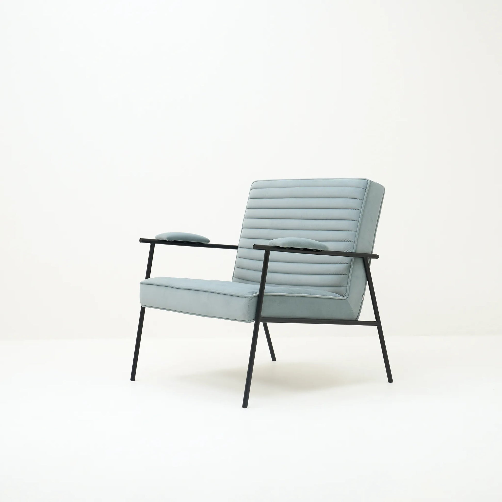 ZEPLIN LOUNGE CHAIR