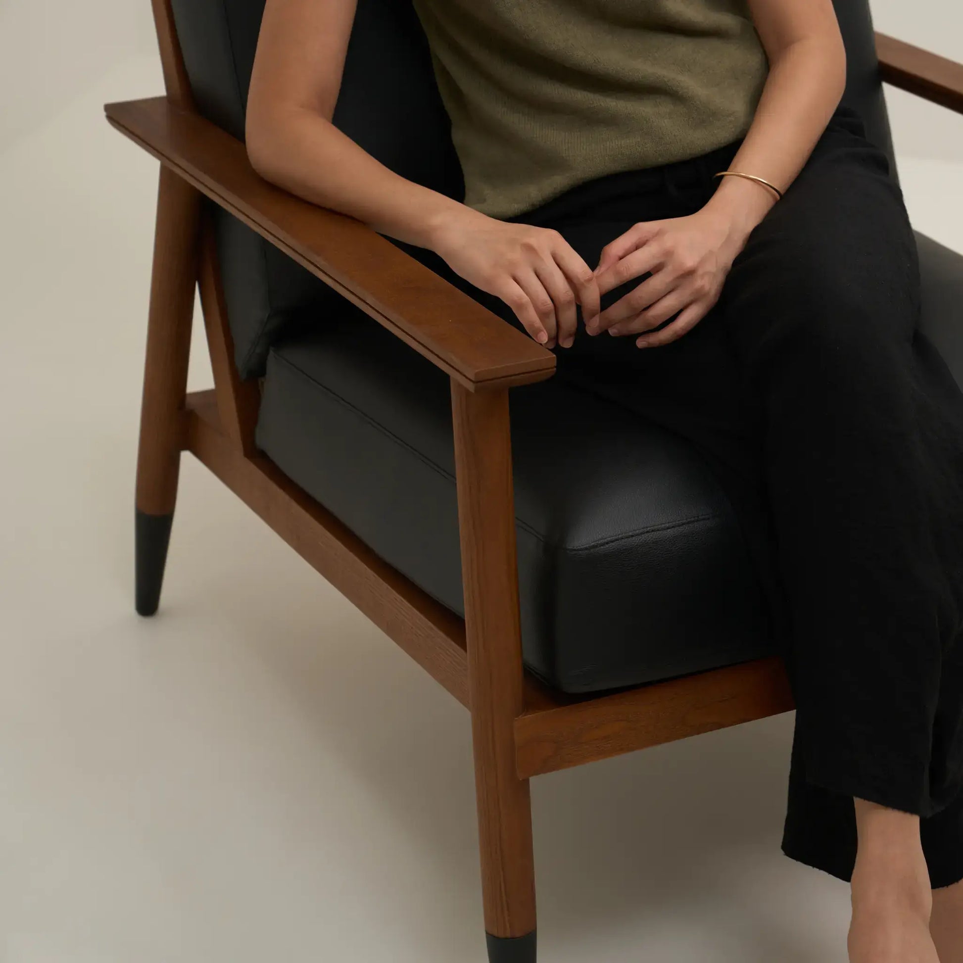 BAWA LOUNGE CHAIR