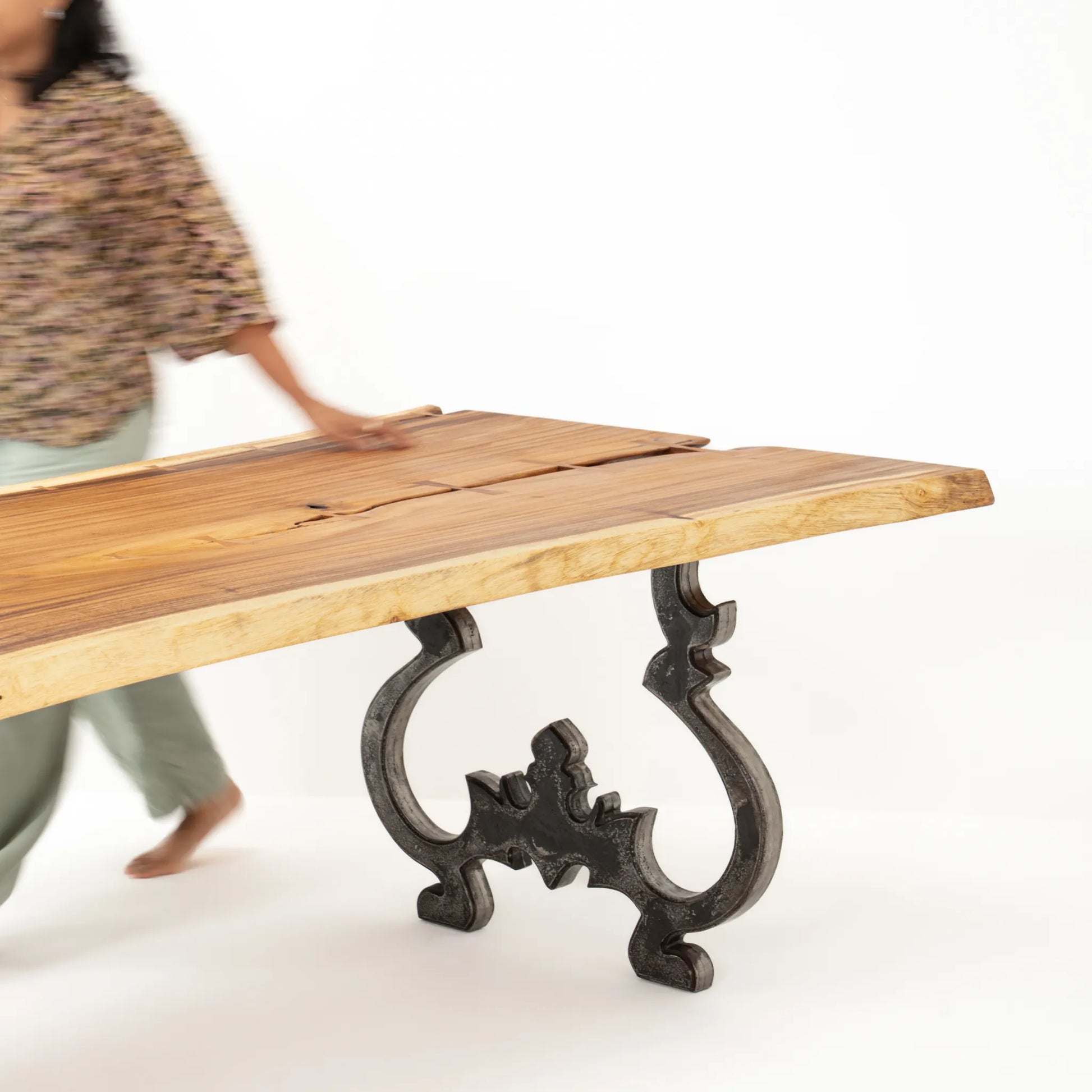 FLORENCE DINING TABLE