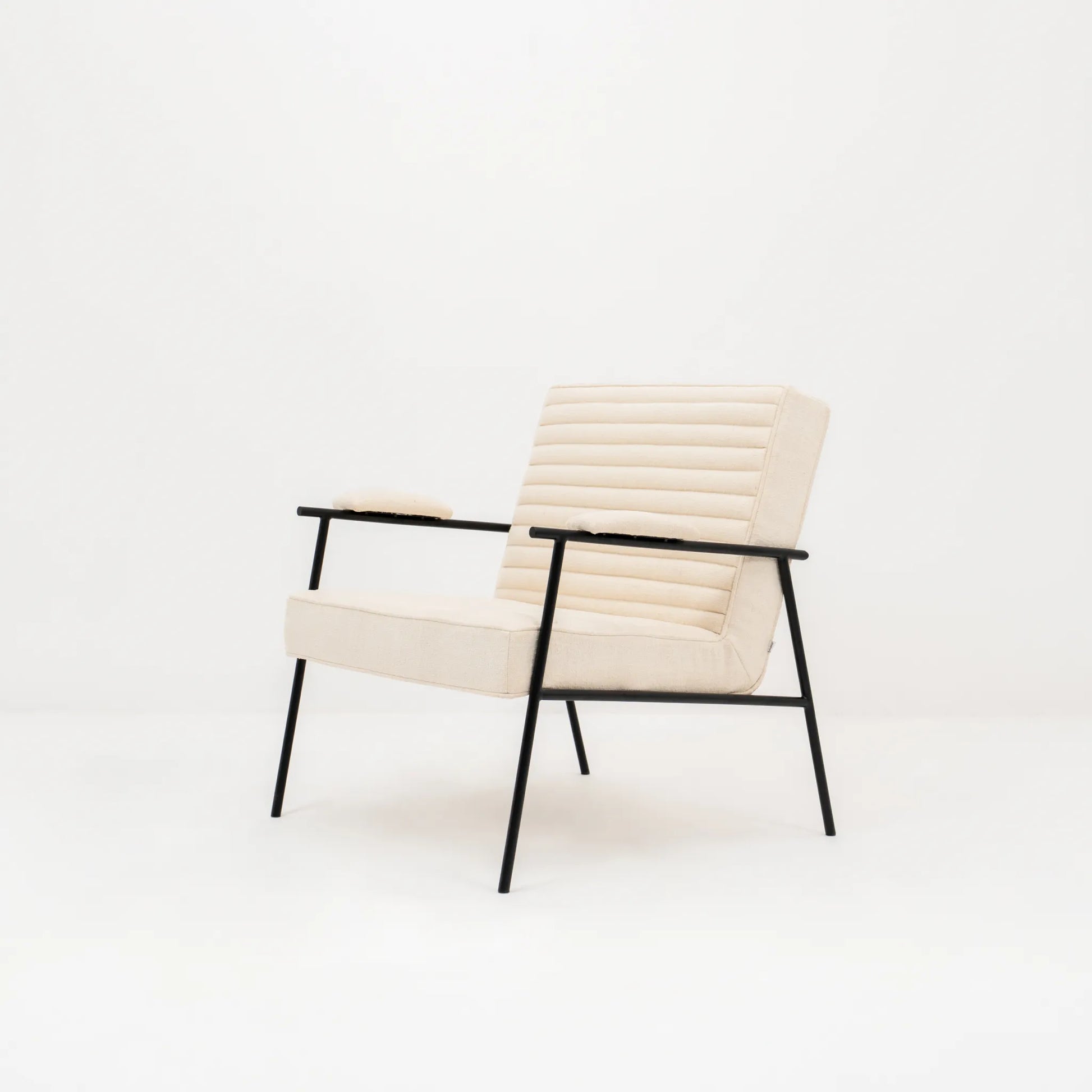 ZEPLIN LOUNGE CHAIR