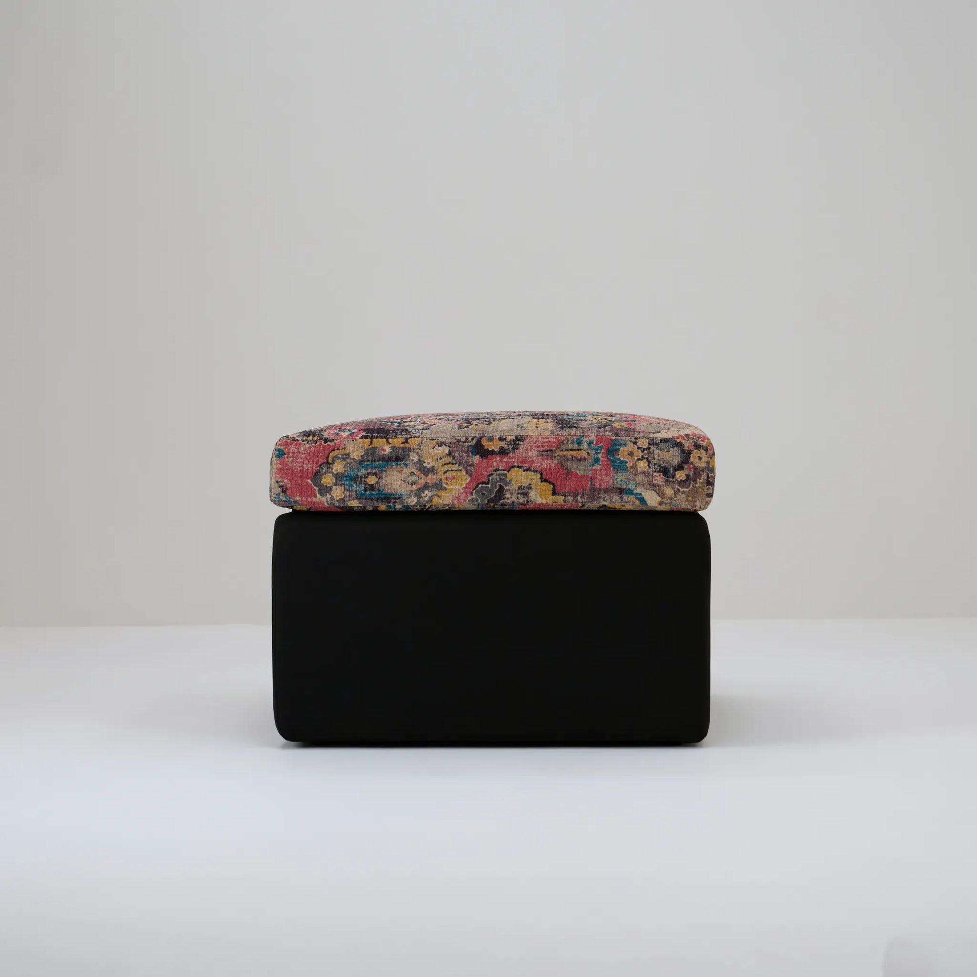 MADDOX FOOTSTOOL