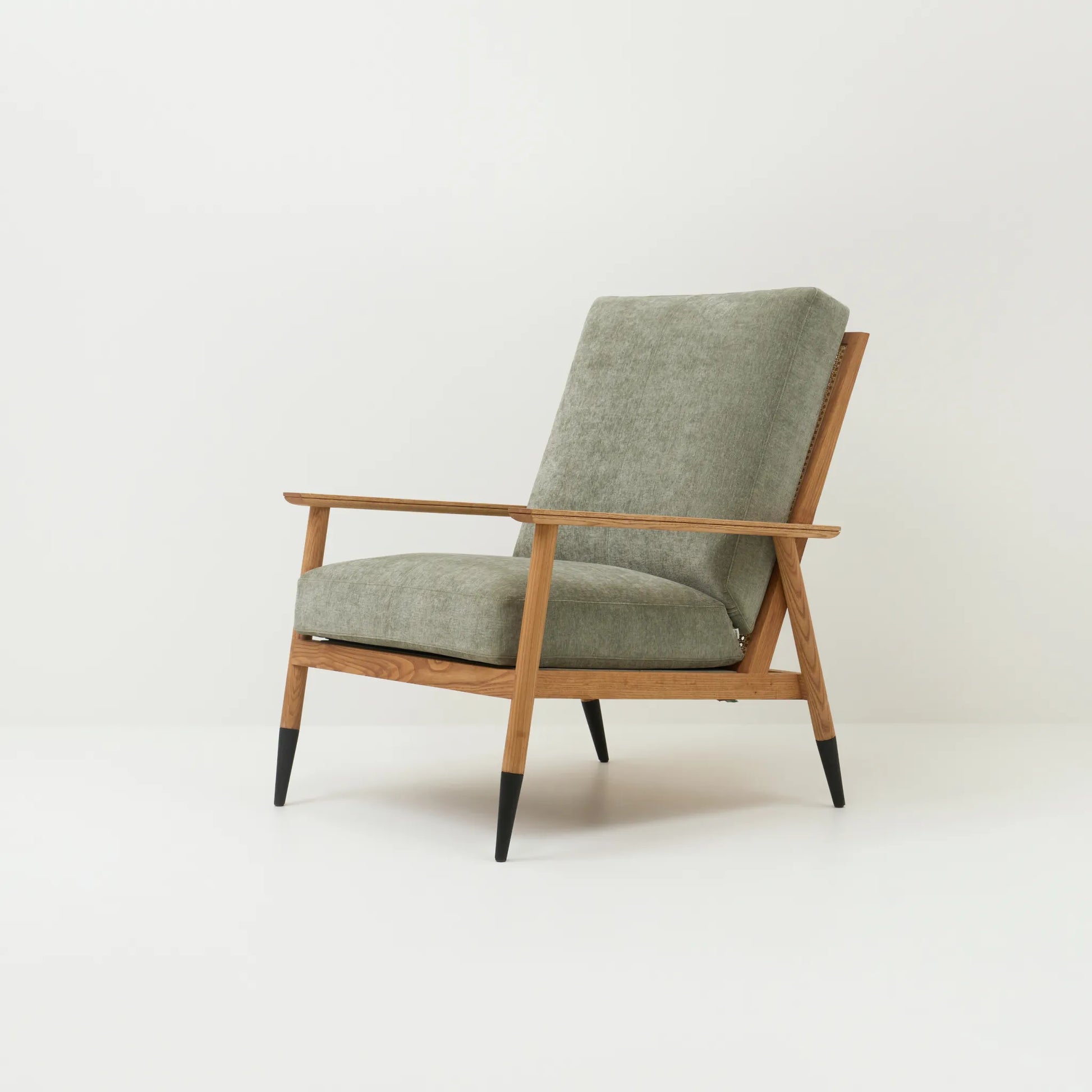 BAWA LOUNGE CHAIR