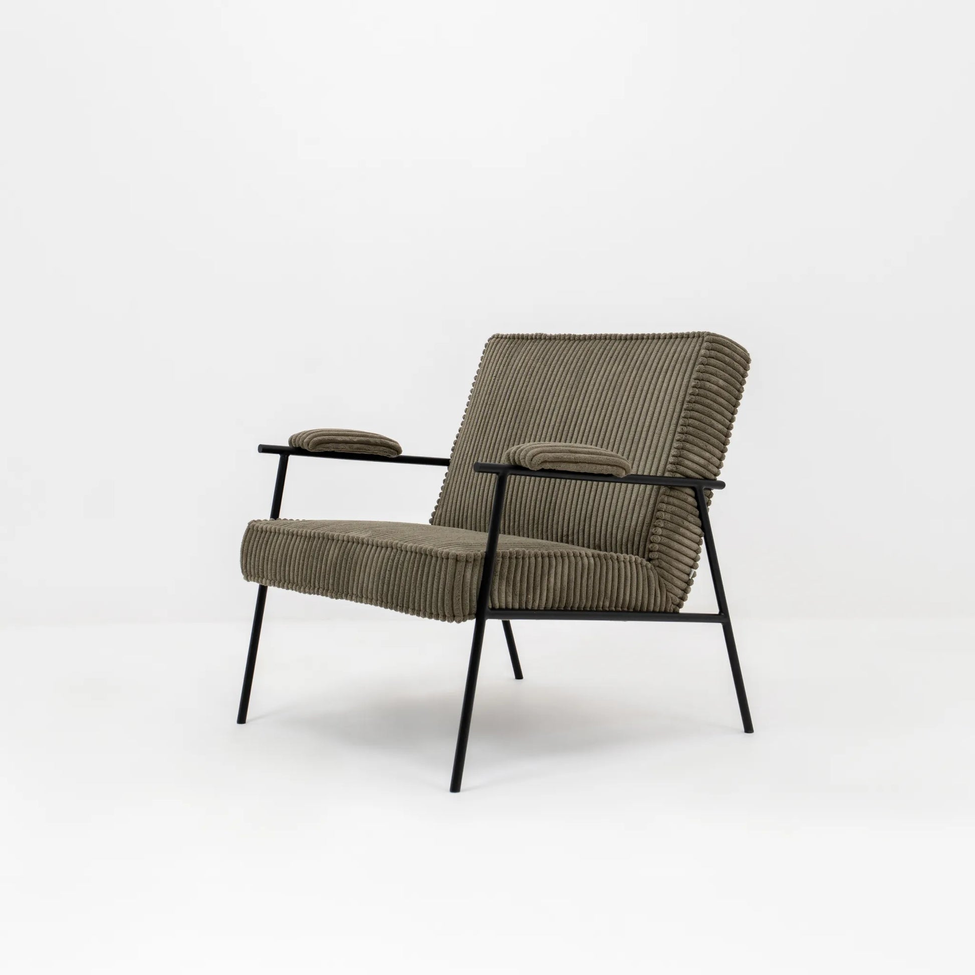 ZEPLIN LOUNGE CHAIR