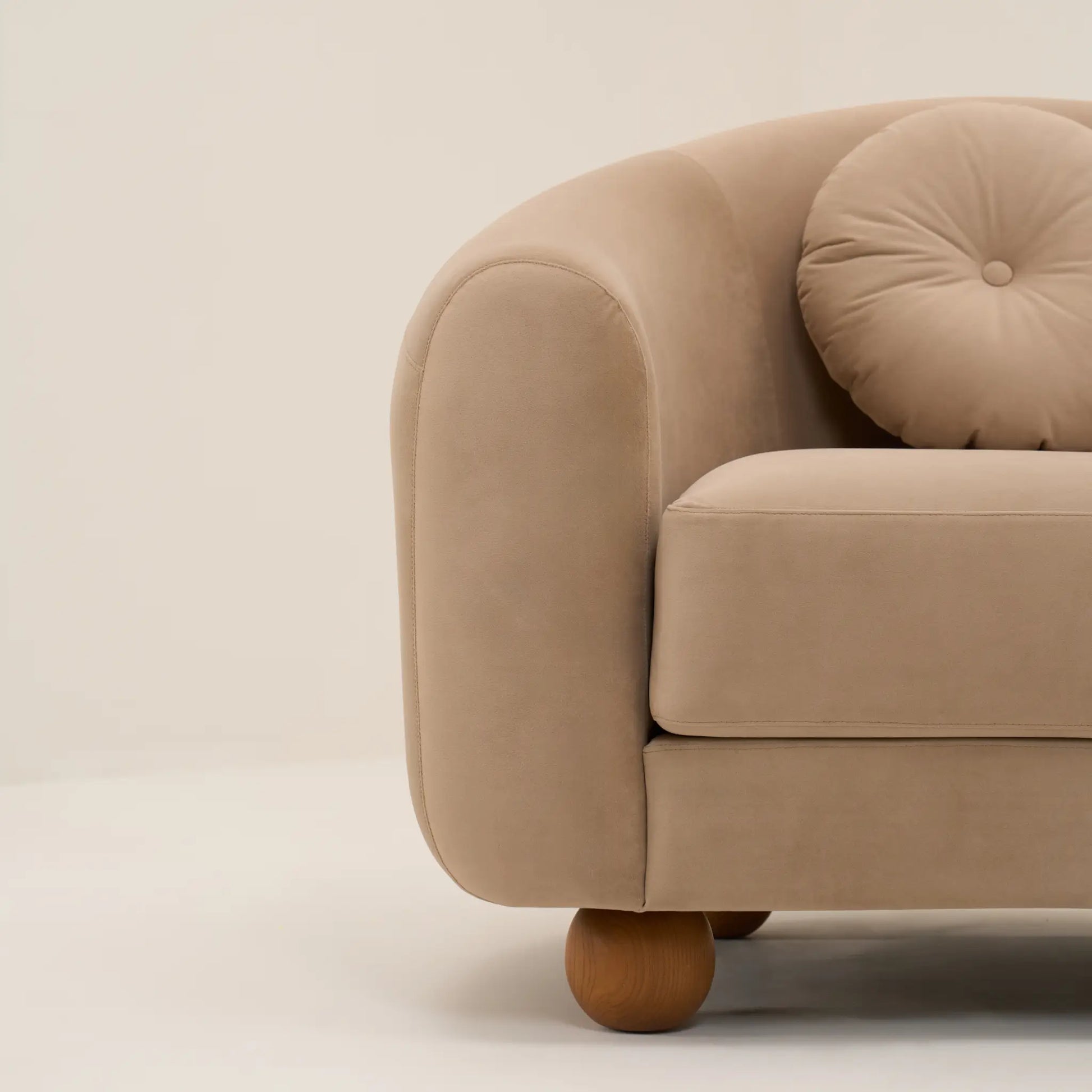 PEBBLE LOUNGE CHAIR