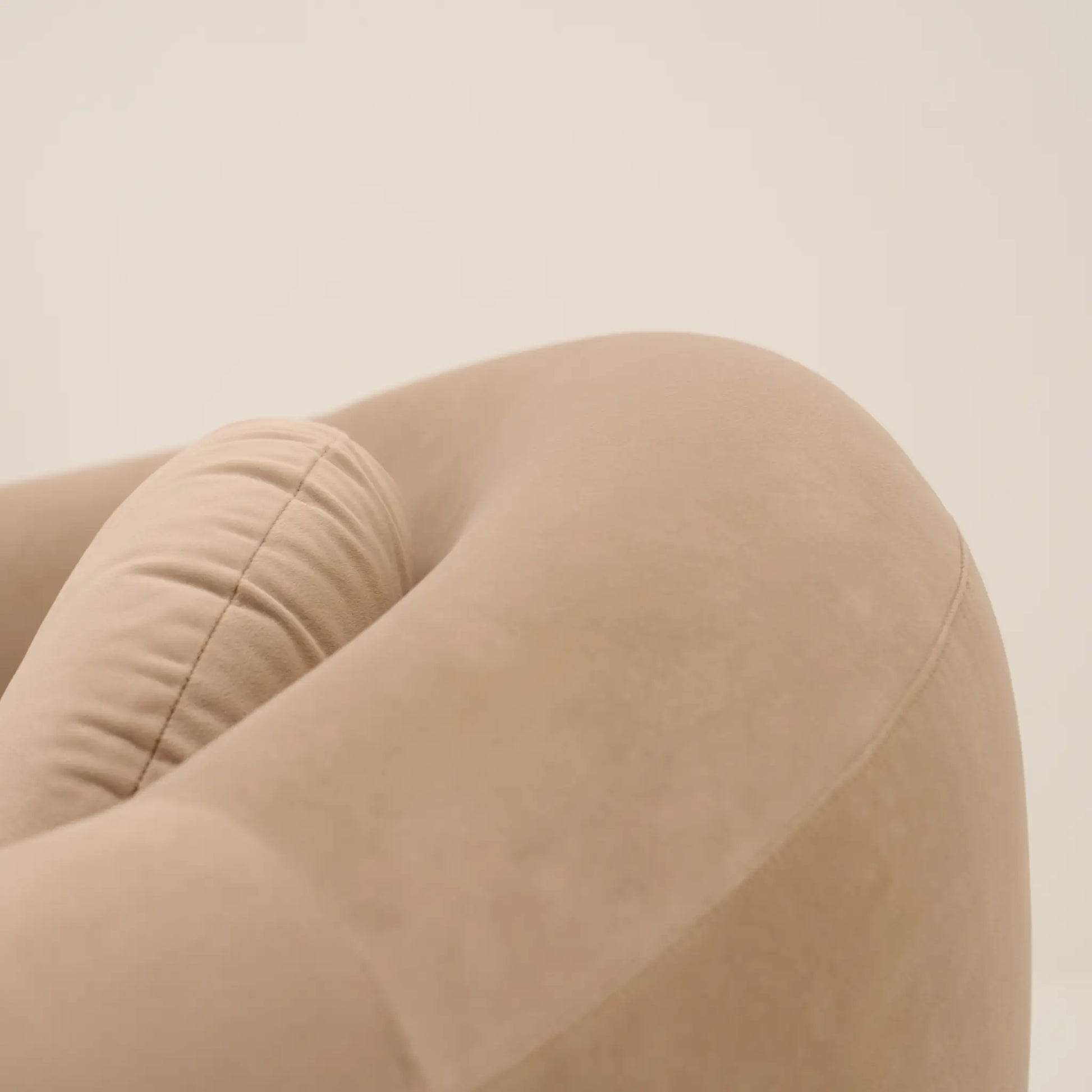 PEBBLE LOUNGE CHAIR