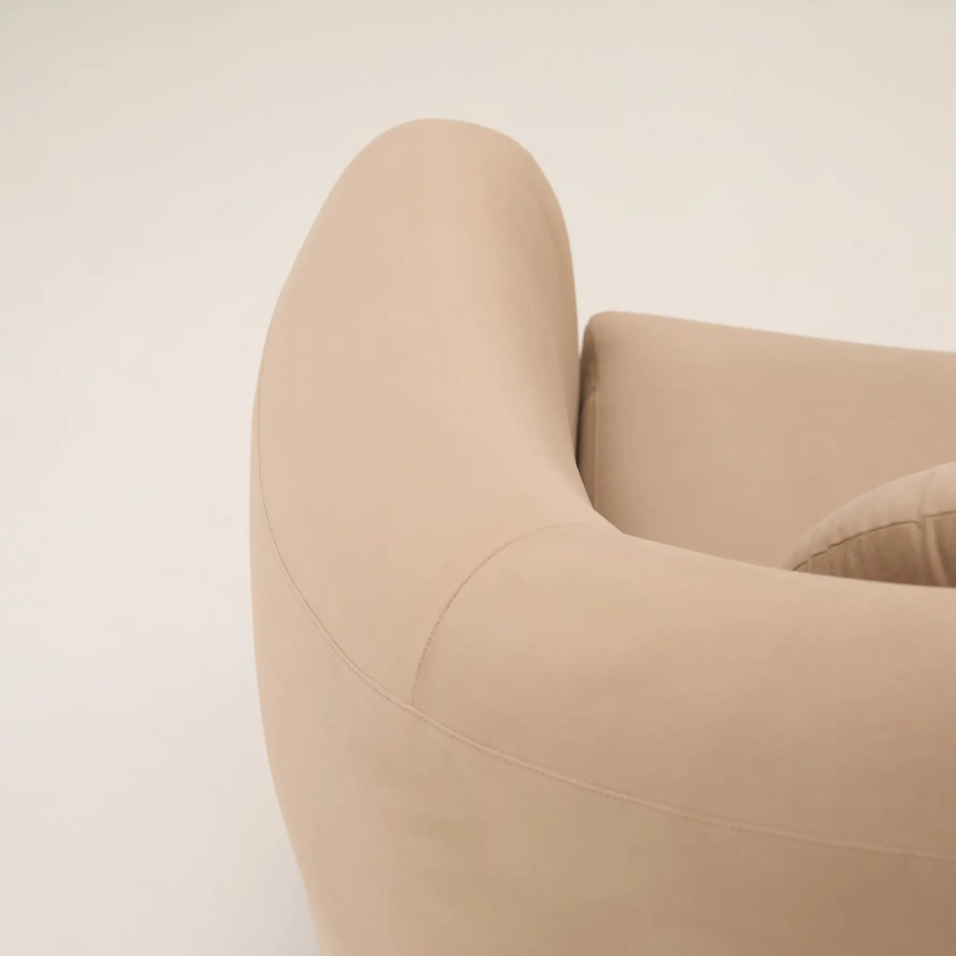 PEBBLE LOUNGE CHAIR