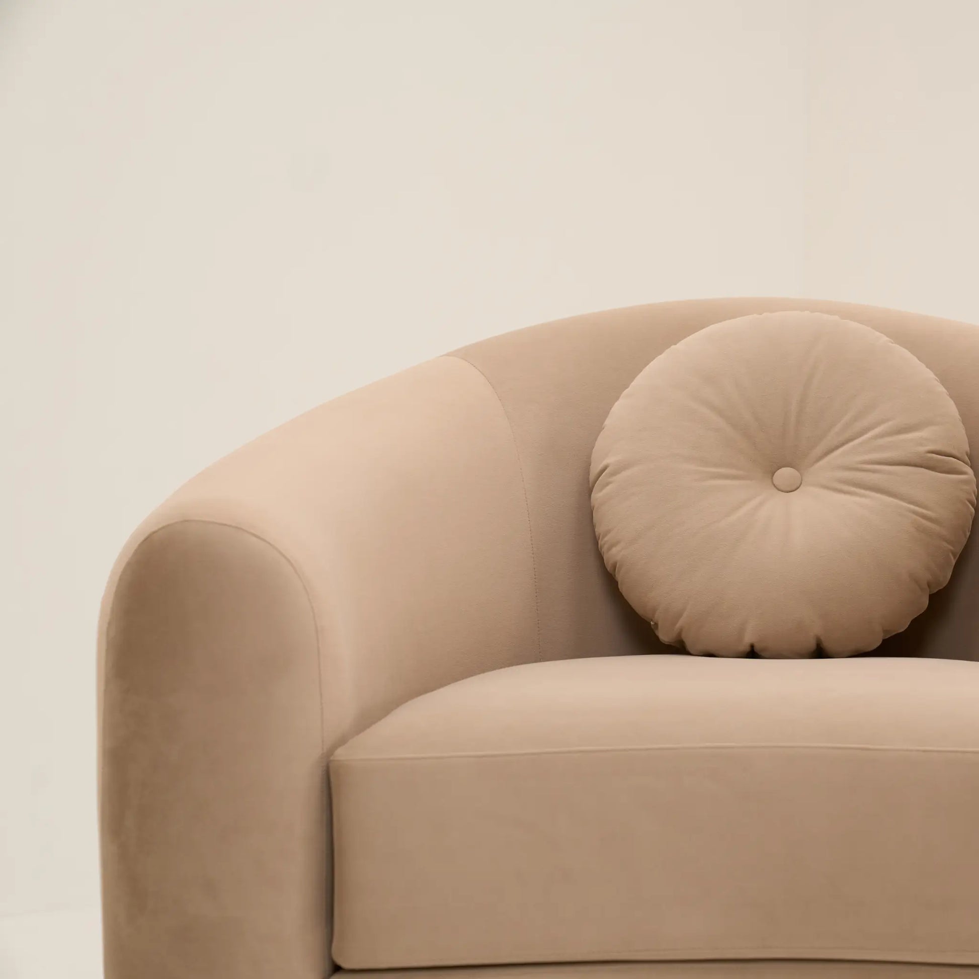 PEBBLE LOUNGE CHAIR