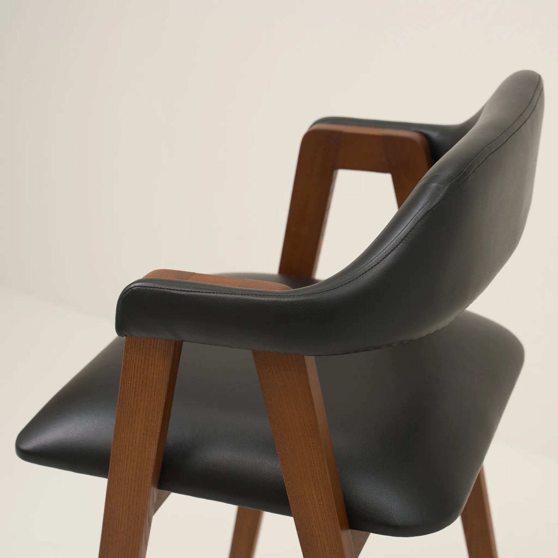 PEGGY BAR STOOL