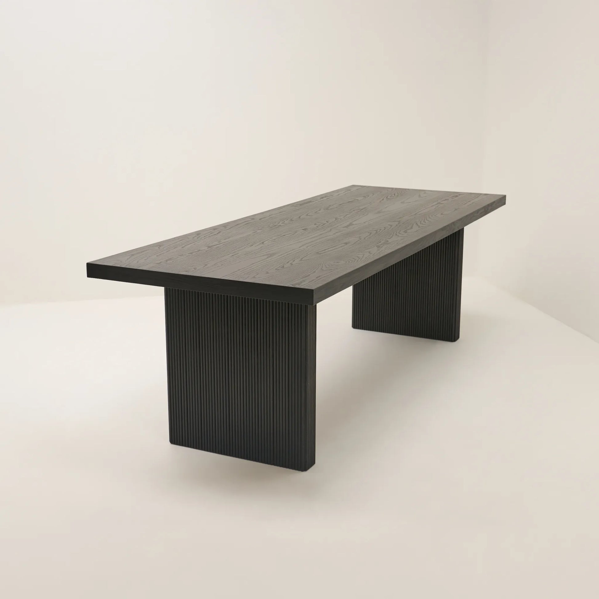 RYGA DINING TABLE