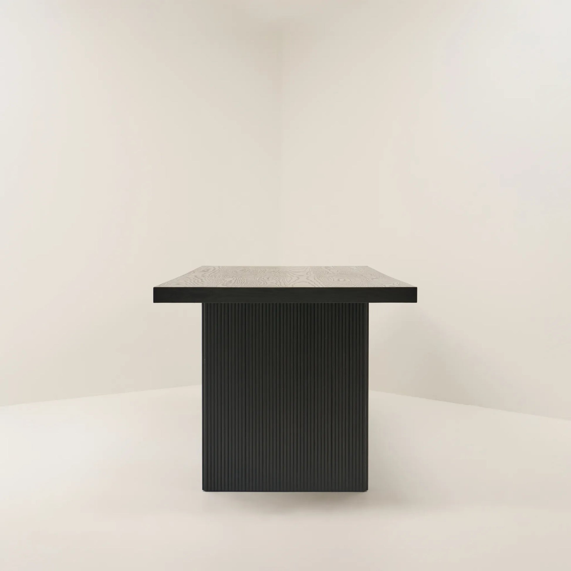 RYGA DINING TABLE
