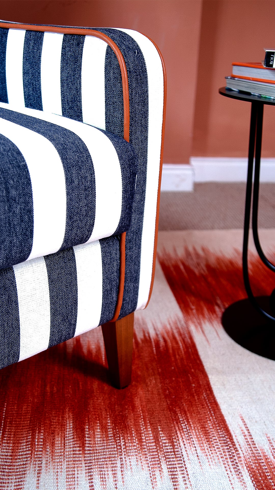 TEA LOUNGE CHAIR
