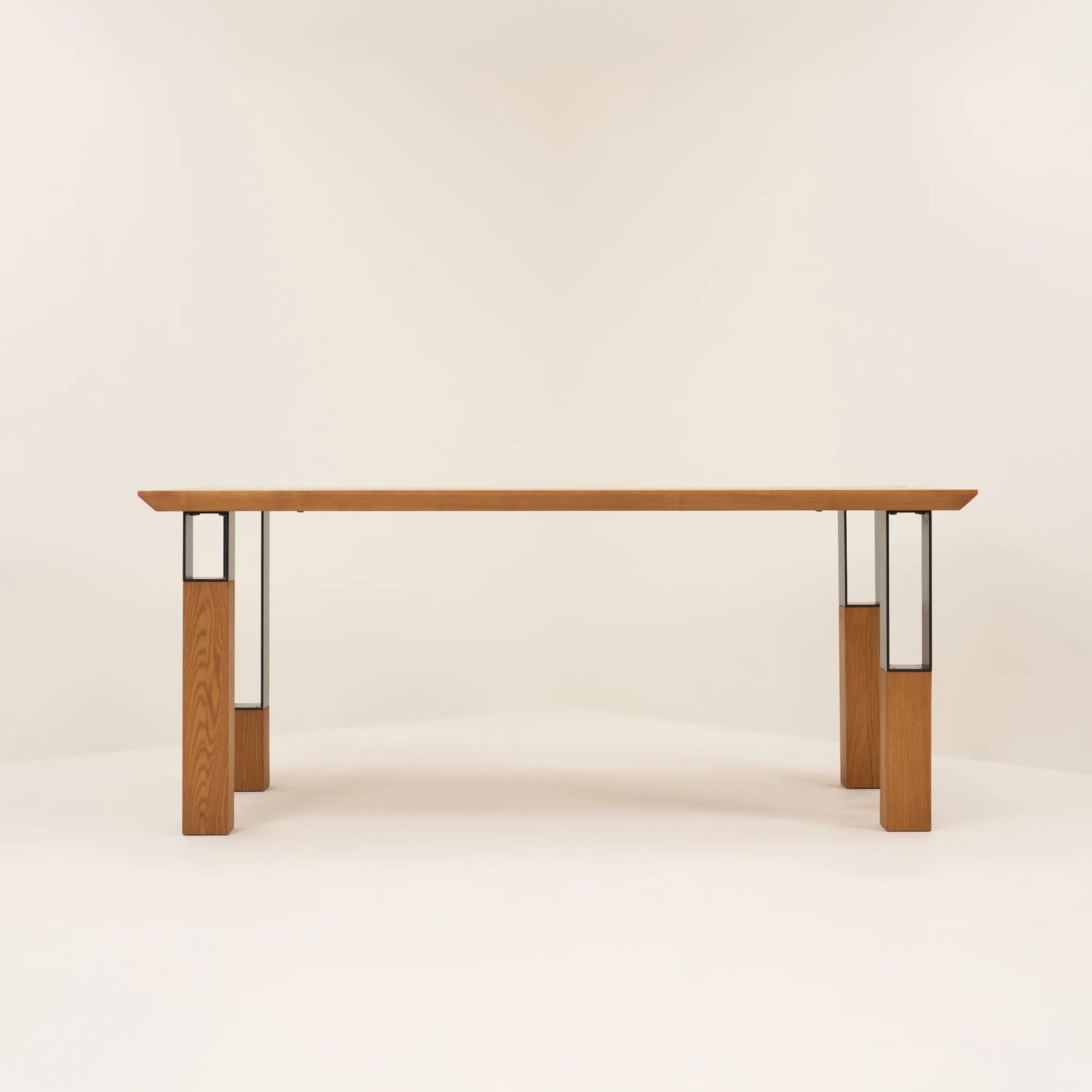 TETRA DINING TABLE