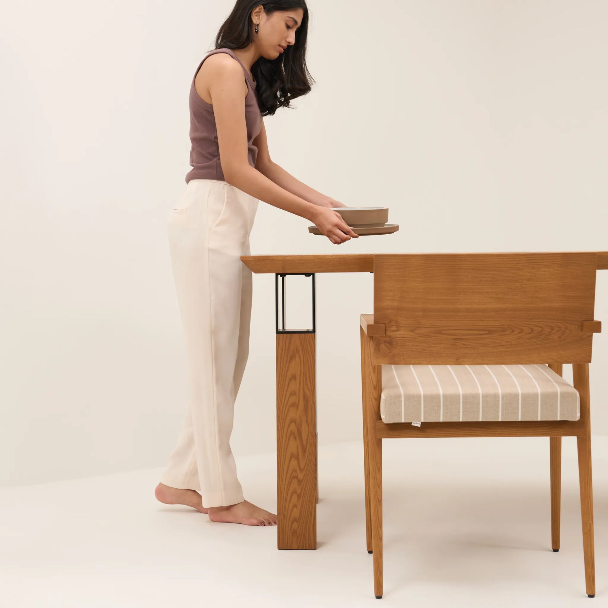 TETRA DINING TABLE