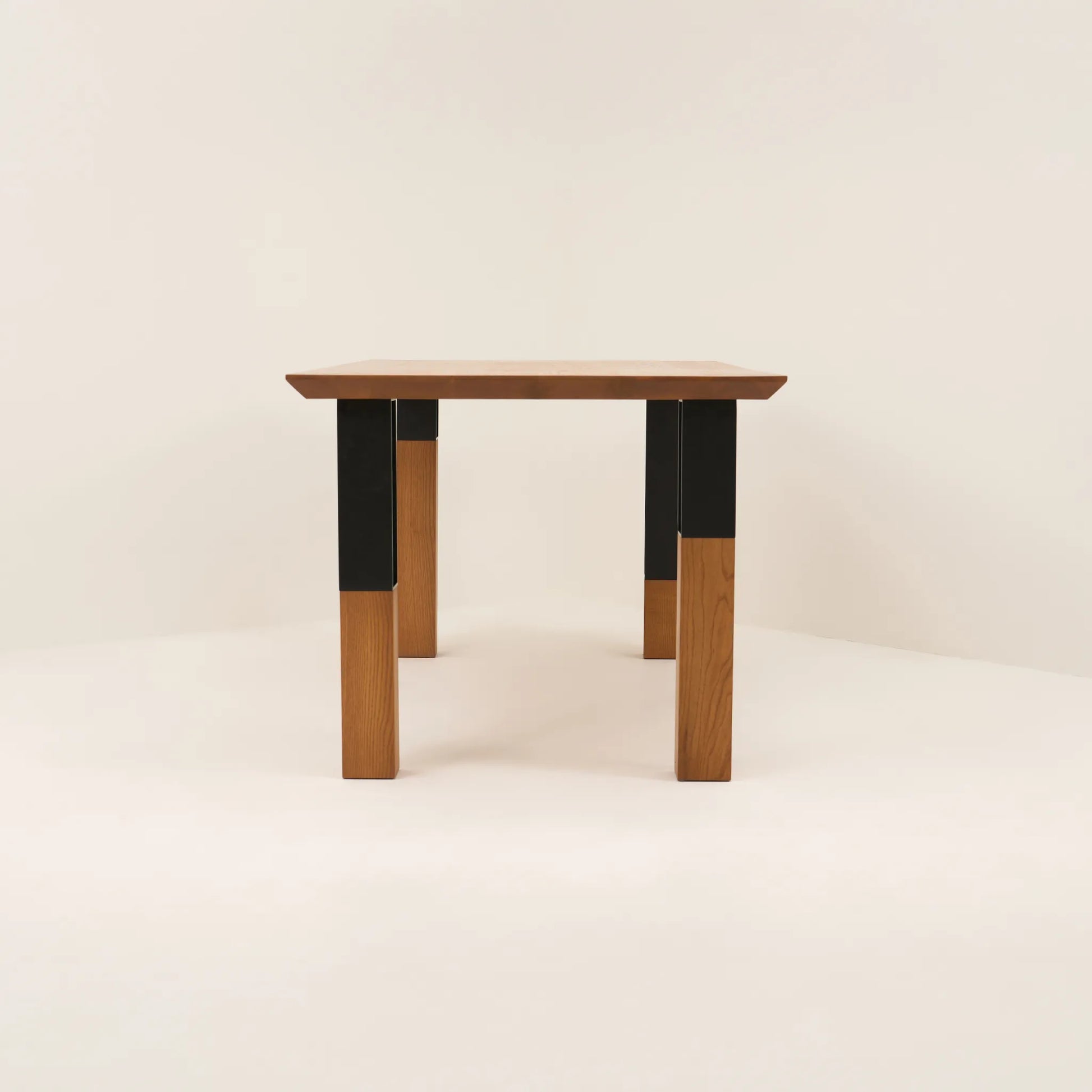TETRA DINING TABLE