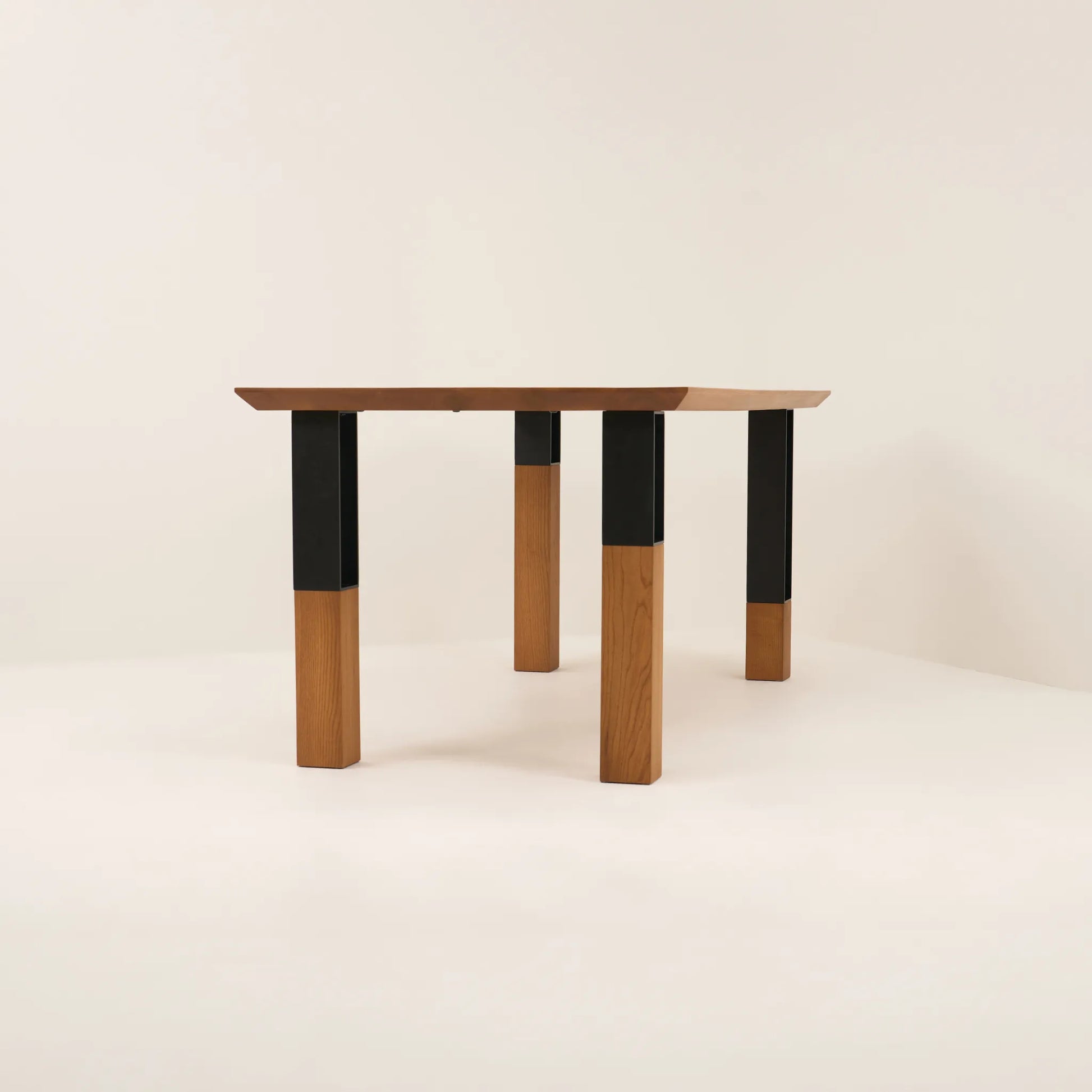 TETRA DINING TABLE