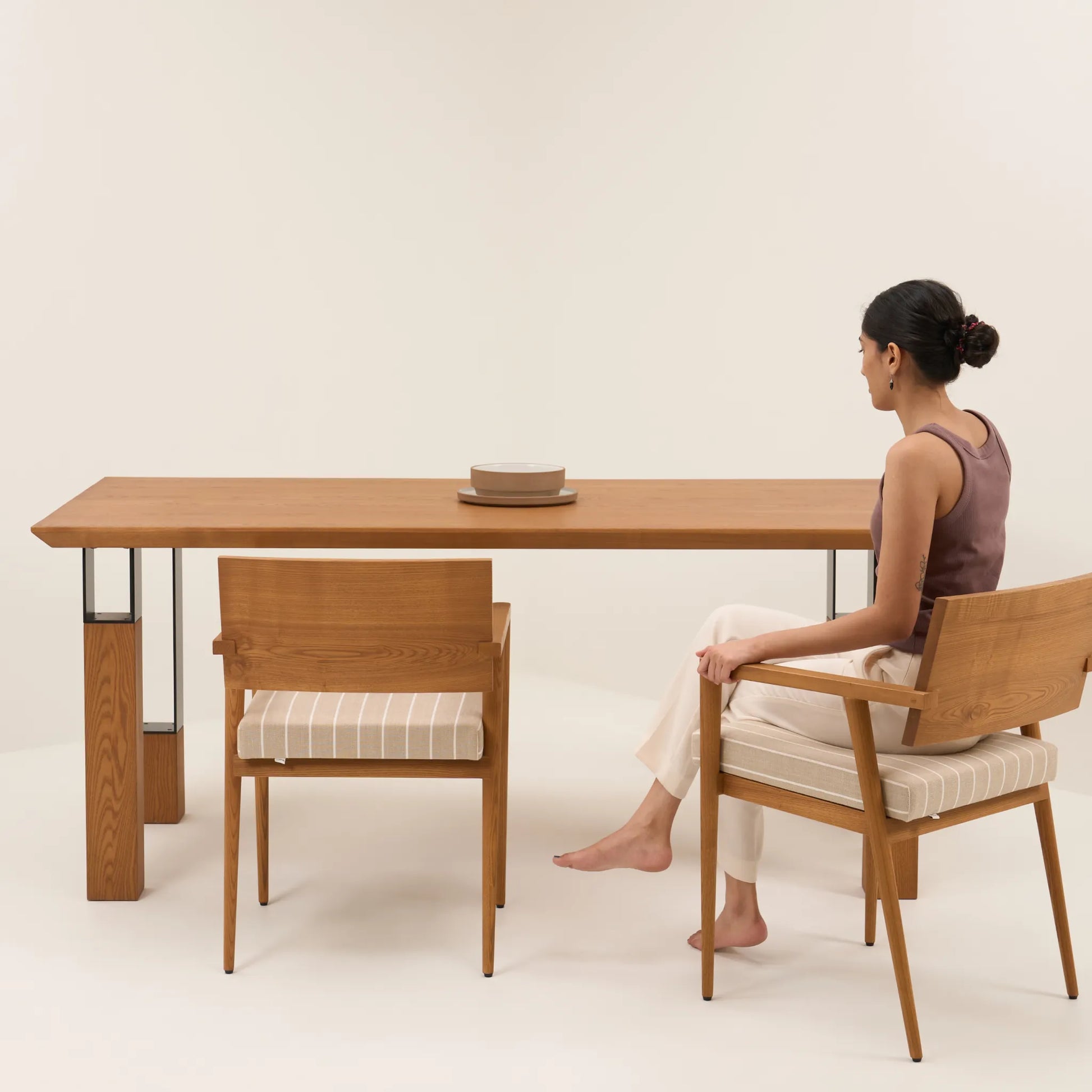 TETRA DINING TABLE