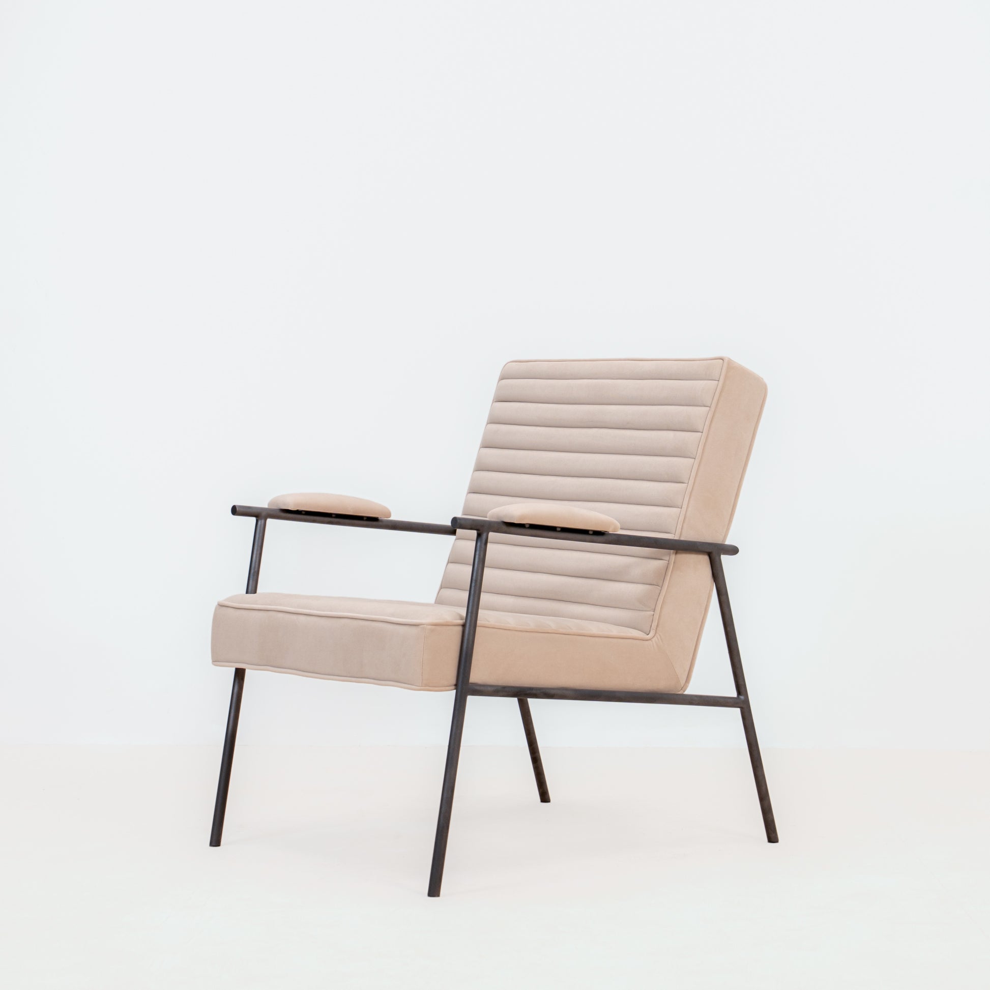 ZEPLIN LOUNGE CHAIR | COMPACT
